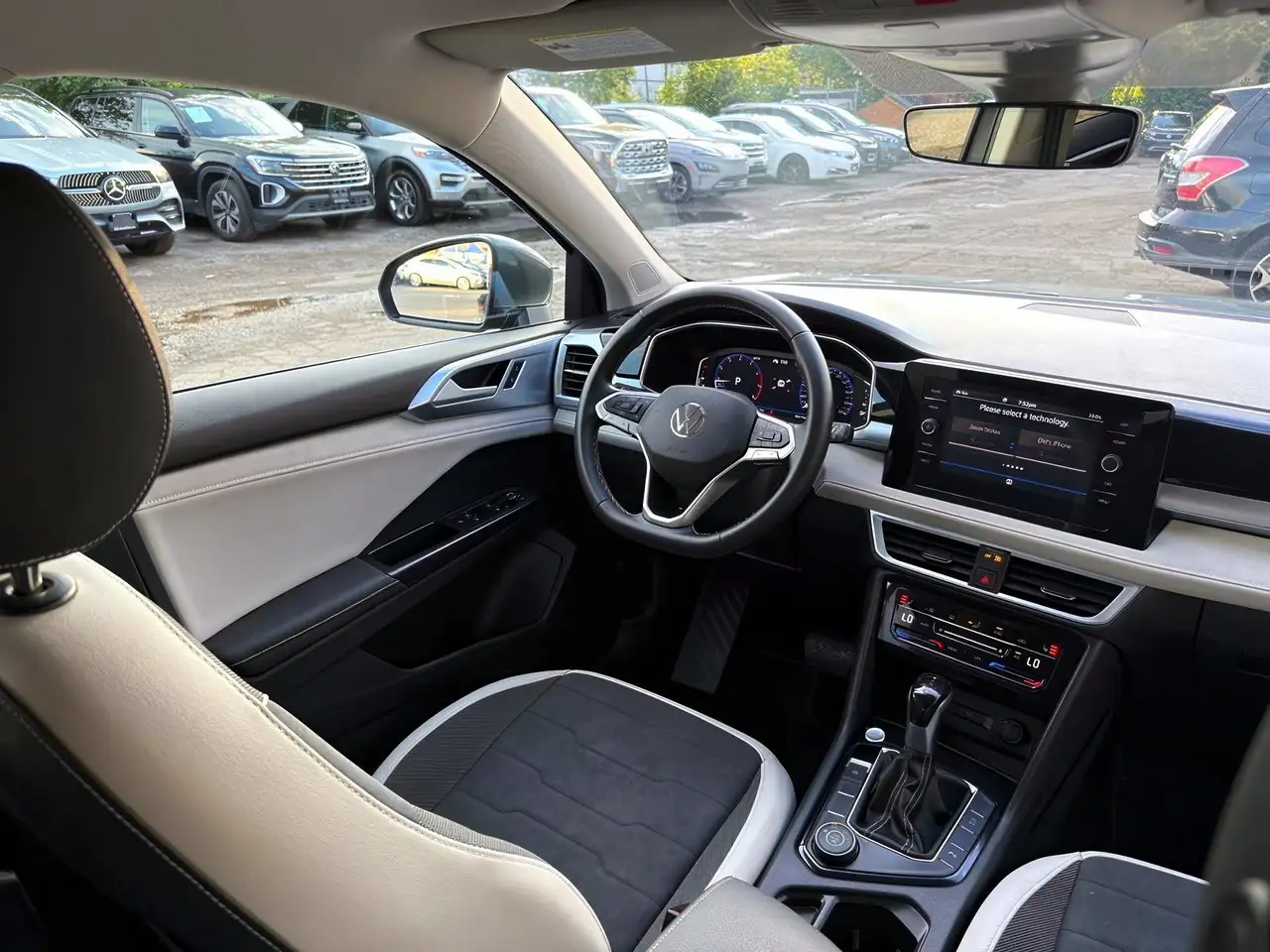 Volkswagen Taos photo Volkswagen Taos