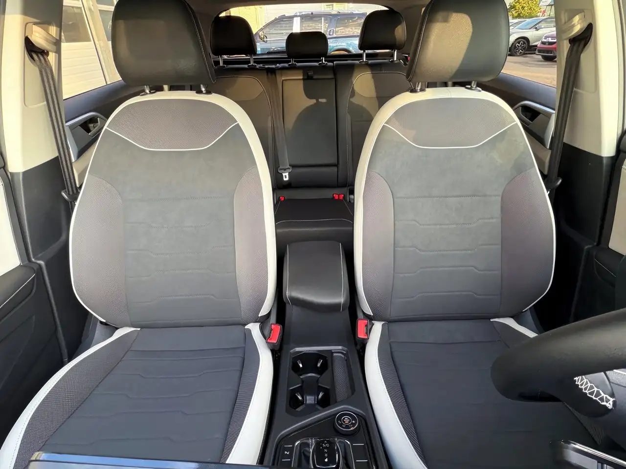 Volkswagen Taos photo Volkswagen Taos
