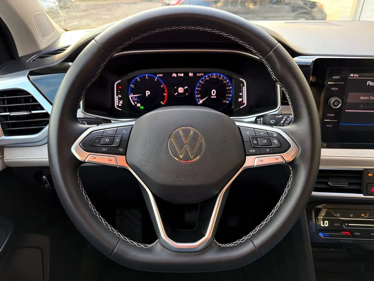 Volkswagen Taos photo Volkswagen Taos