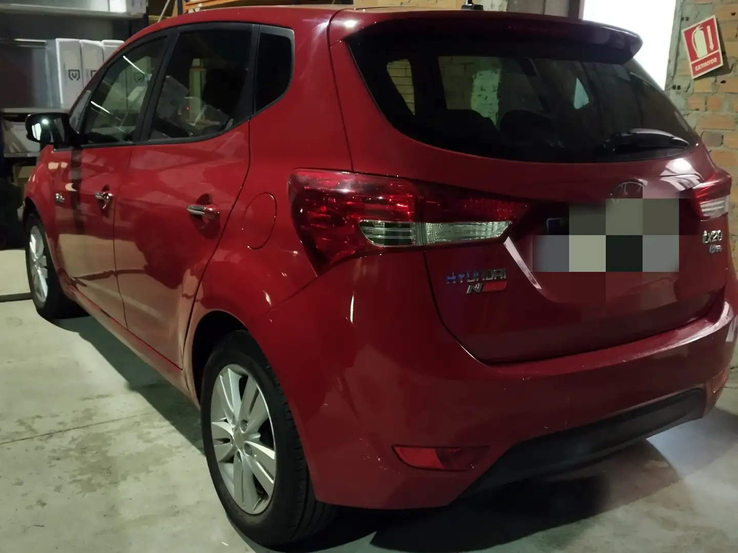 Hyundai iX20 ix20 1.6CRDI Bluedrive Tecno Sky Tecno Sky Rojo - 2