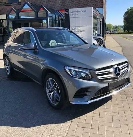 Mercedes-Benz GLC 250 4M AMG Style Full leder Air Matic Inklapbare Trekhaak Sfeerverlichting 360° camera Privacy Glass