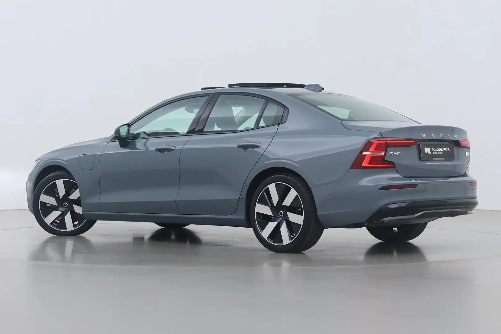Volvo S60 T8 Recharge Plus Dark | Panoramadak | 360° Camera Gris - 2