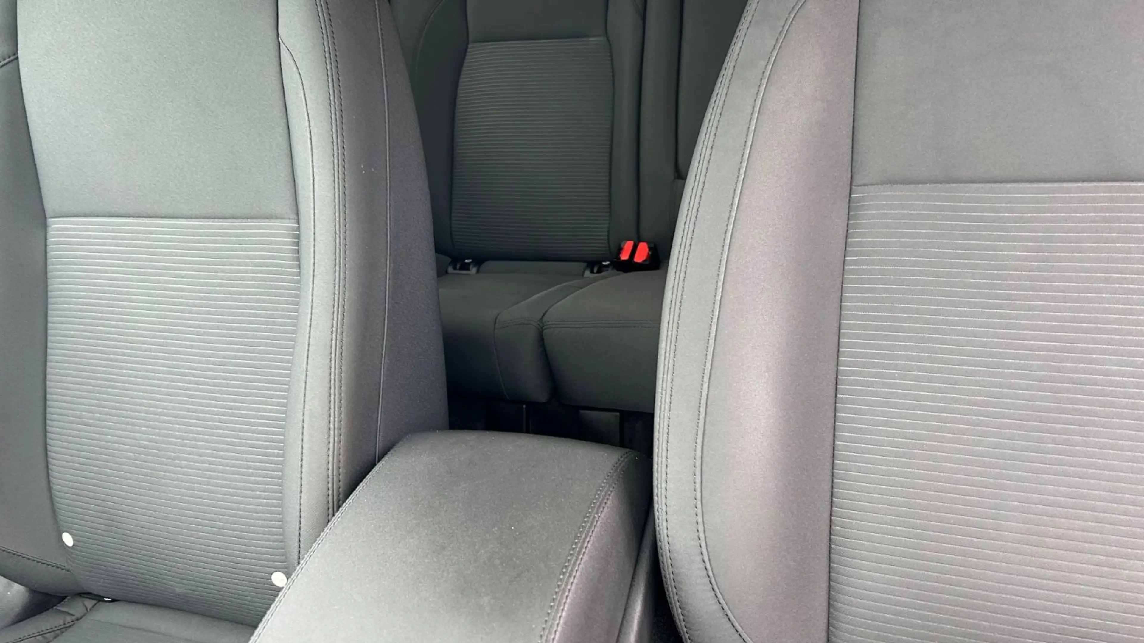 Land Rover Discovery Sport Basis AWD — photo 15