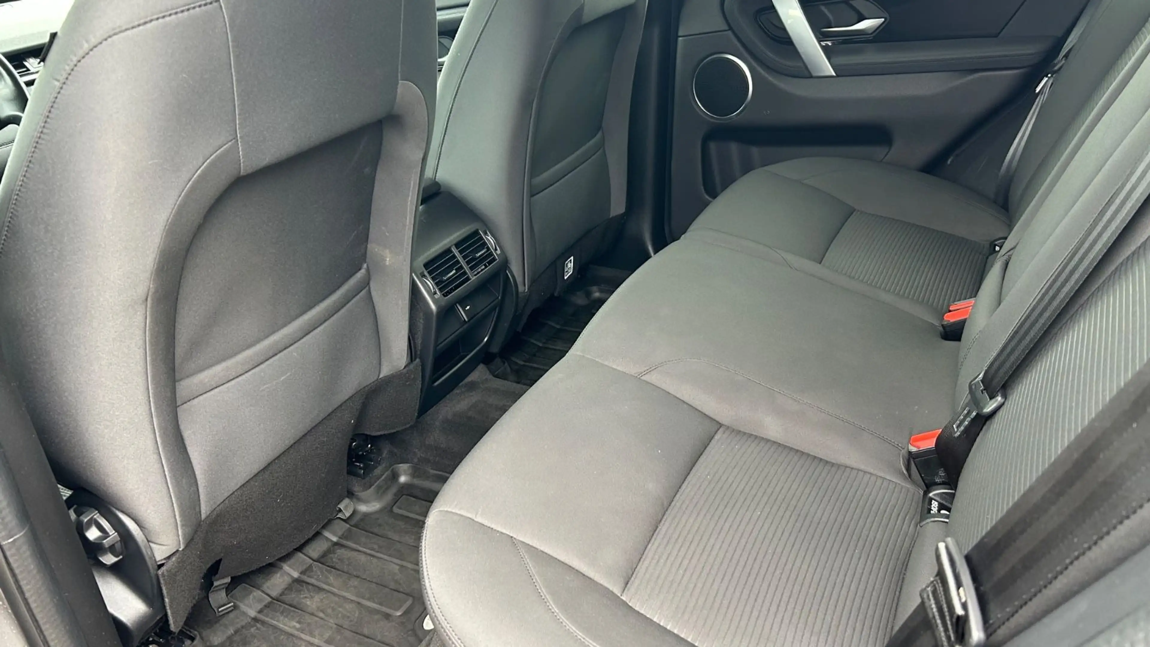 Land Rover Discovery Sport Basis AWD — photo 11