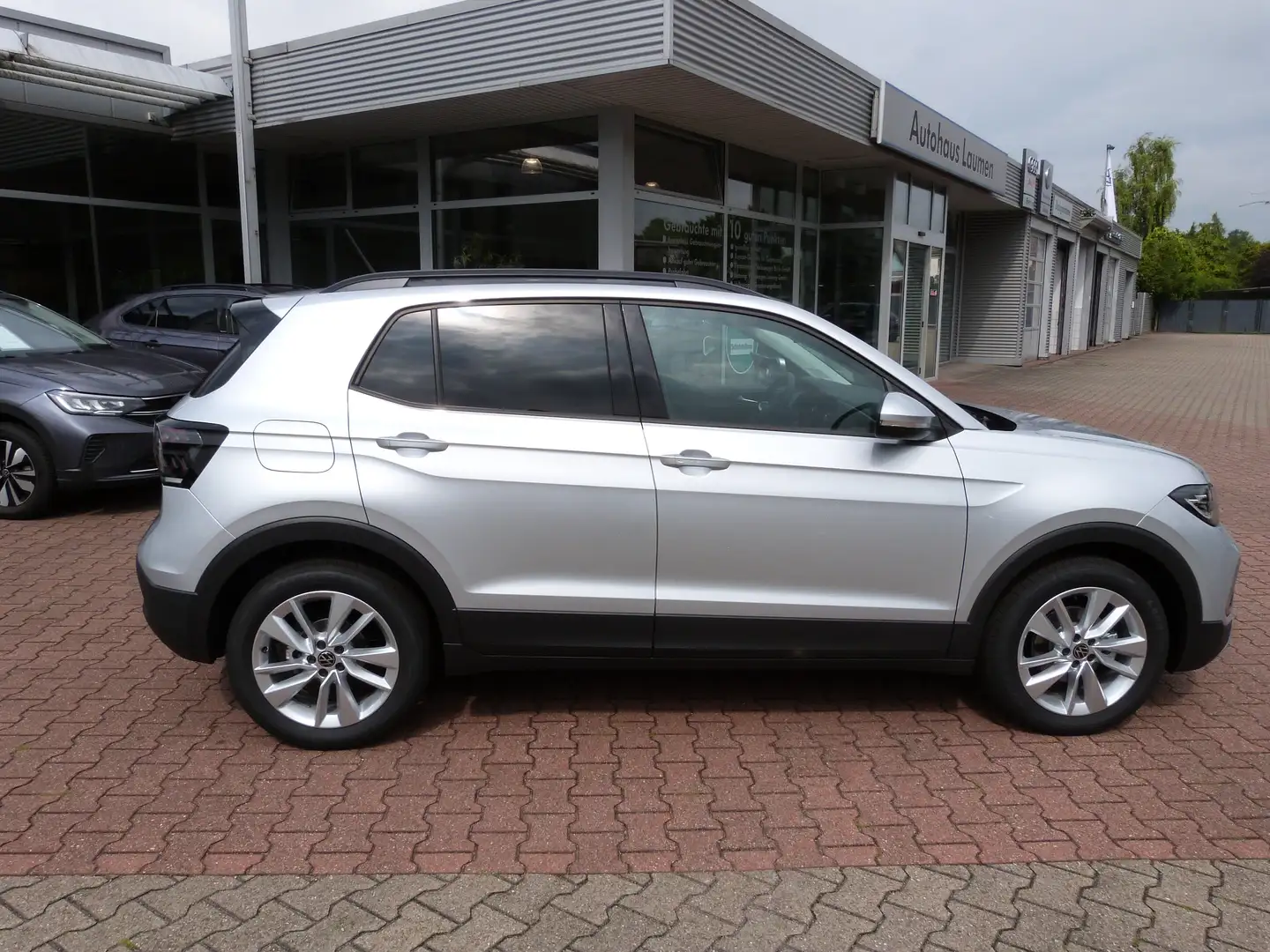 Volkswagen T-Cross 1.0 TSI DSG Life, Matrix, Kamera, Kessy, LM 17", Silber - 2
