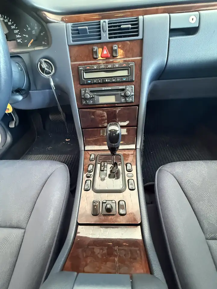 Mercedes-Benz E 220 Elegance Automatica, foto 5