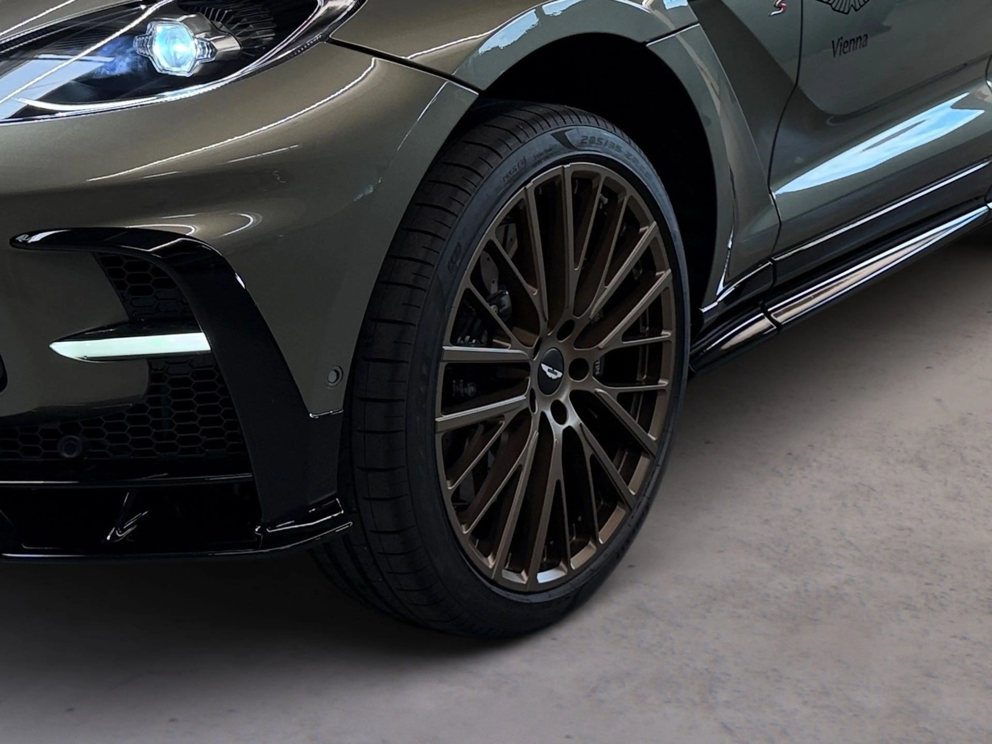 Aston Martin DBX S | Titanium Grey | PANO | 23" — photo 6