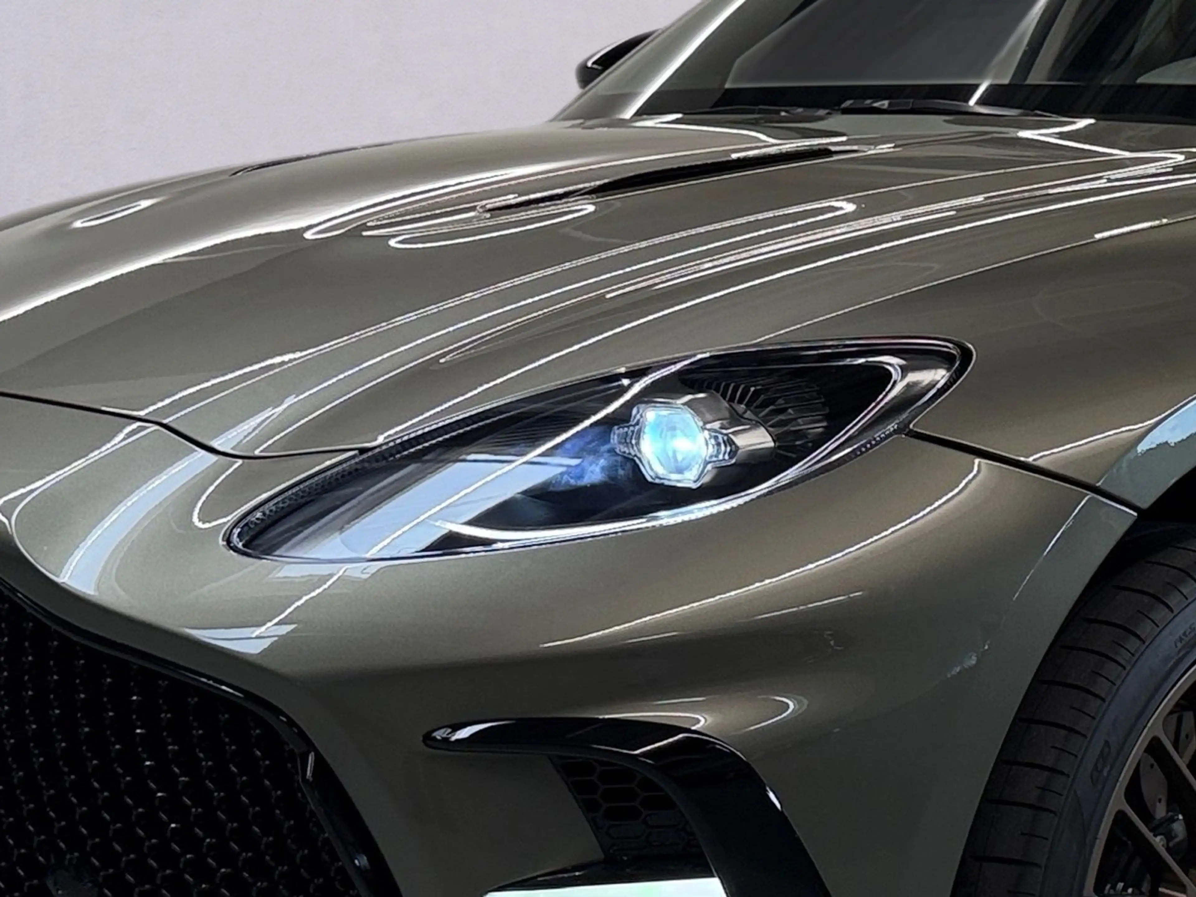 Aston Martin DBX S | Titanium Grey | PANO | 23" — photo 5