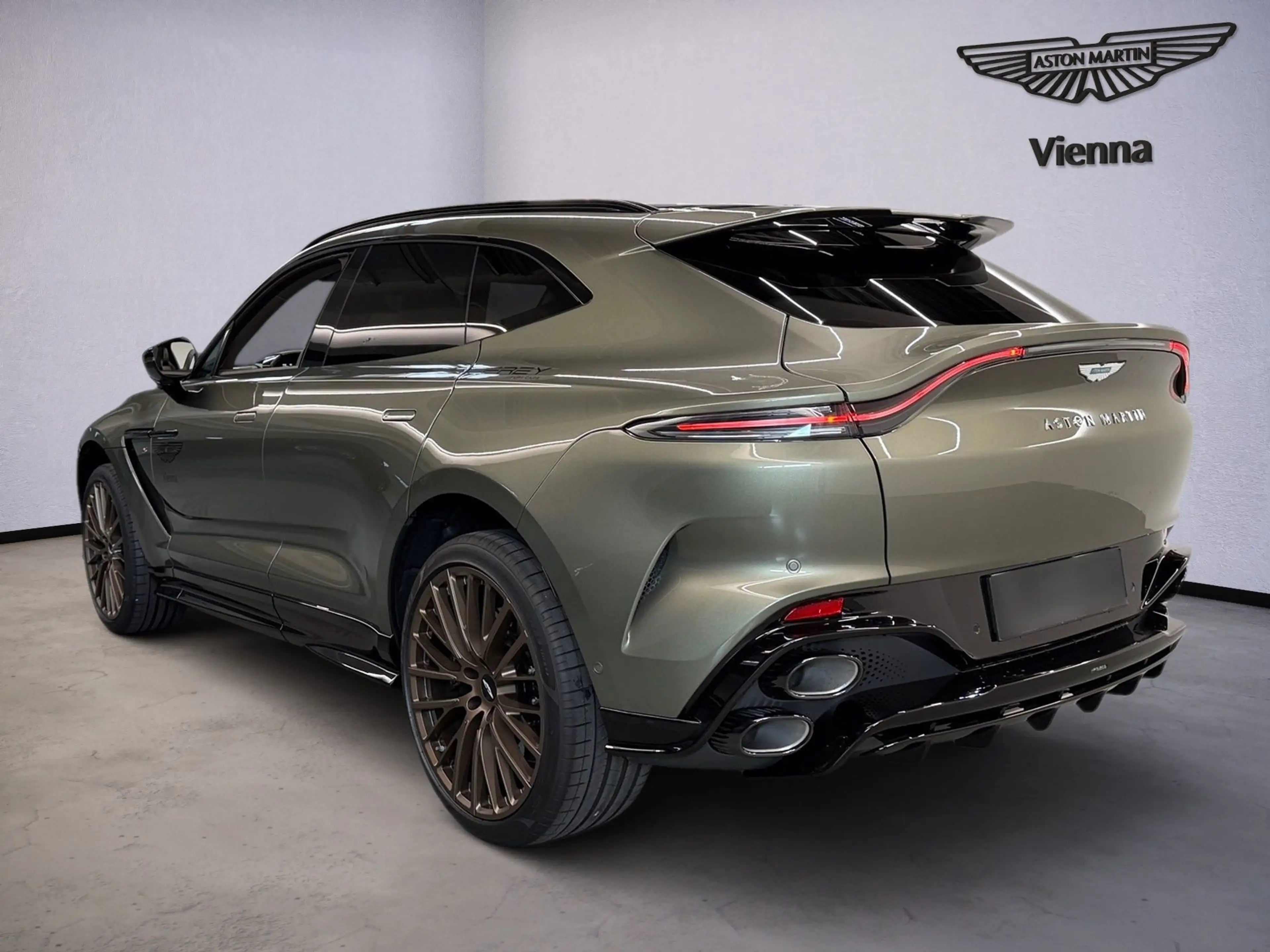 Aston Martin DBX S | Titanium Grey | PANO | 23" — photo 4