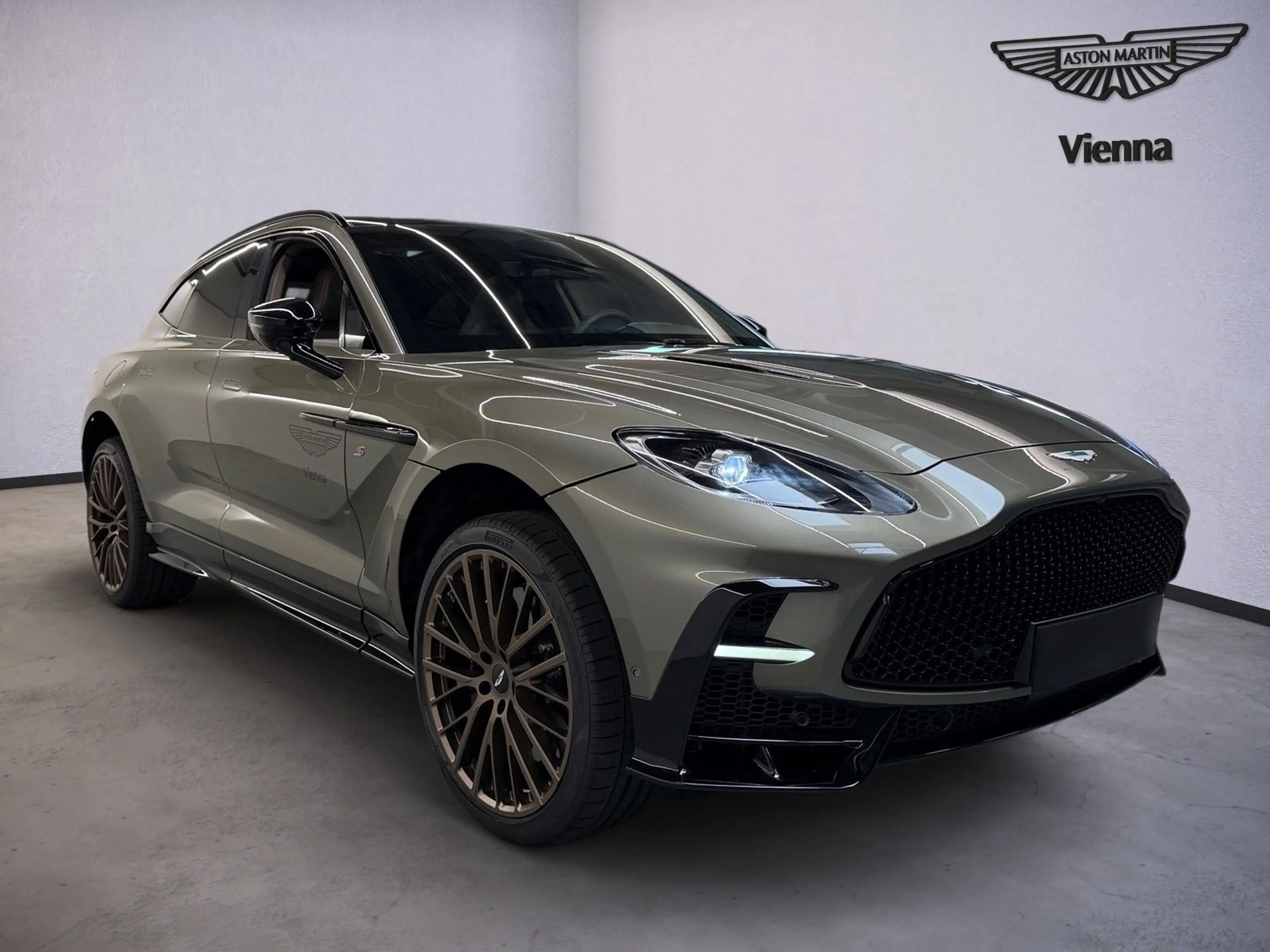 Aston Martin DBX S | Titanium Grey | PANO | 23" — photo 2