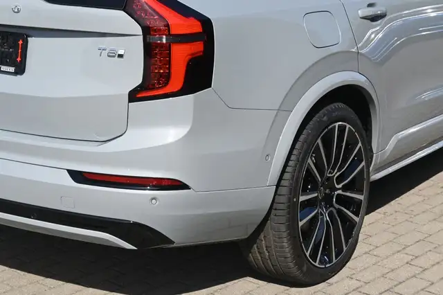 Volvo XC90 view 5