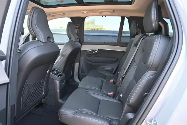 Volvo XC90 view 15