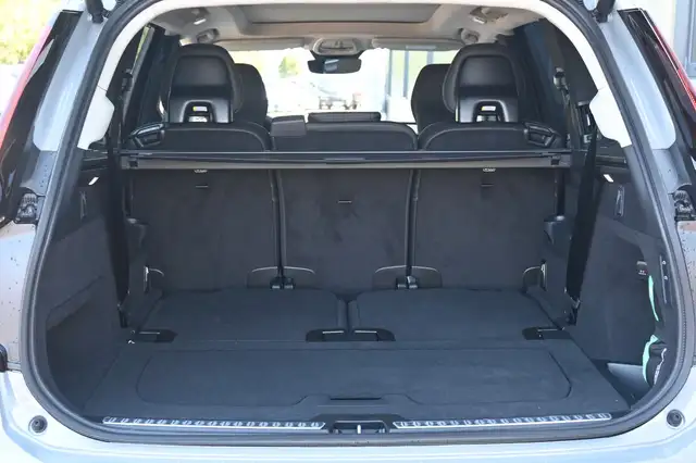 Volvo XC90 view 6