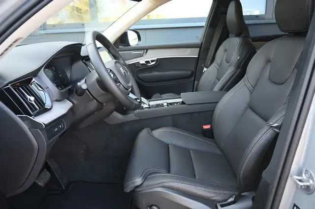 Volvo XC90 view 11