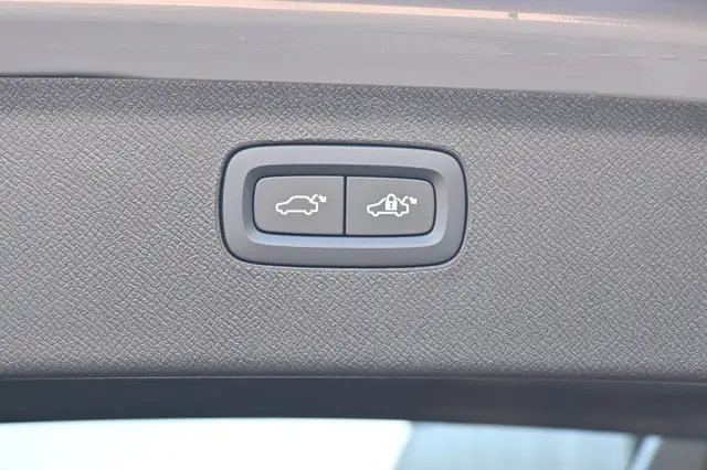 Volvo XC90 view 7