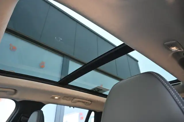 Volvo XC90 view 12