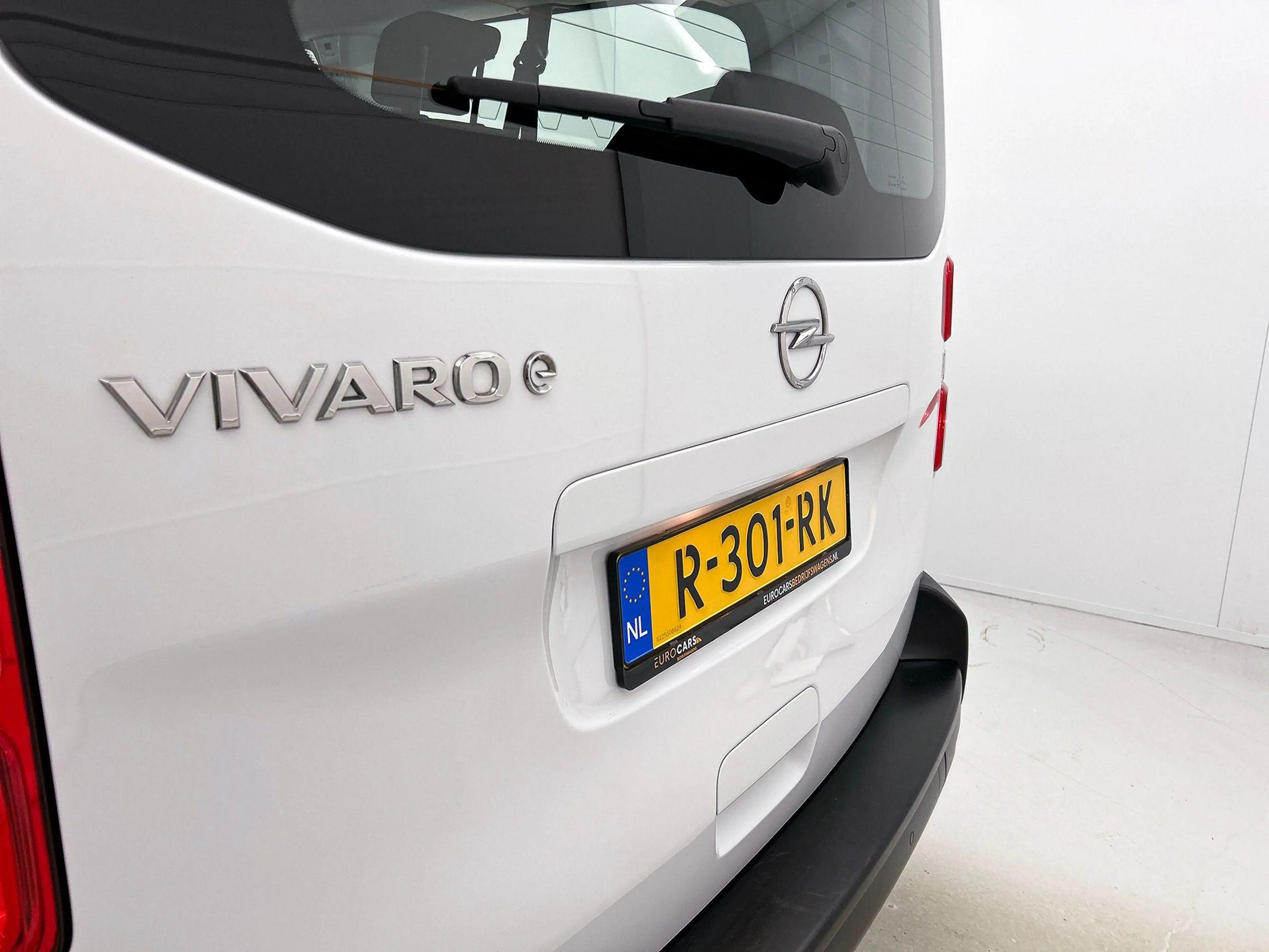Opel Vivaro-e Combi L3H1 75 kWh Opel Vivaro-e Combi 75-kWh L3H1 — photo 18