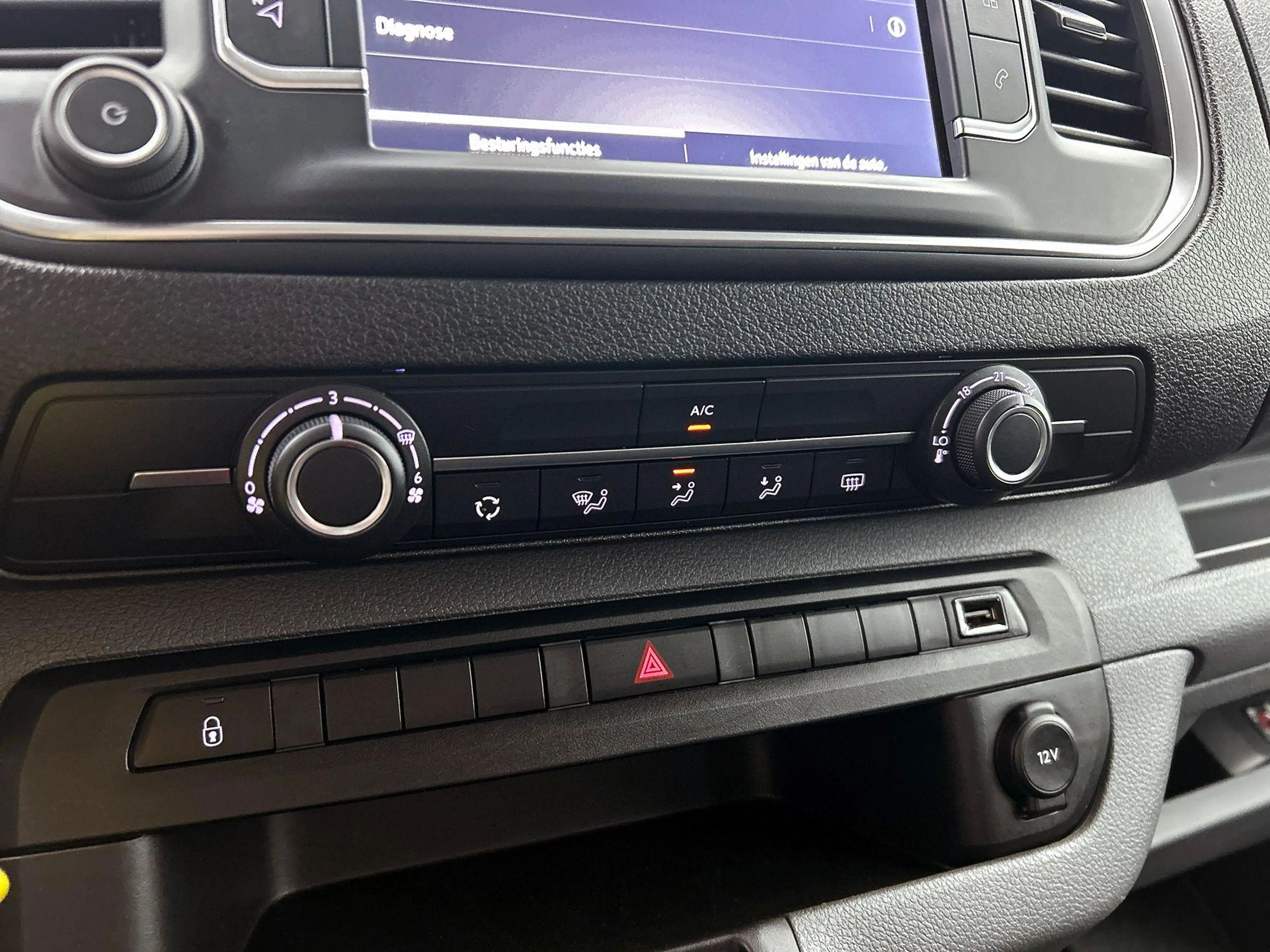 Opel Vivaro-e Combi L3H1 75 kWh Opel Vivaro-e Combi 75-kWh L3H1 — photo 20