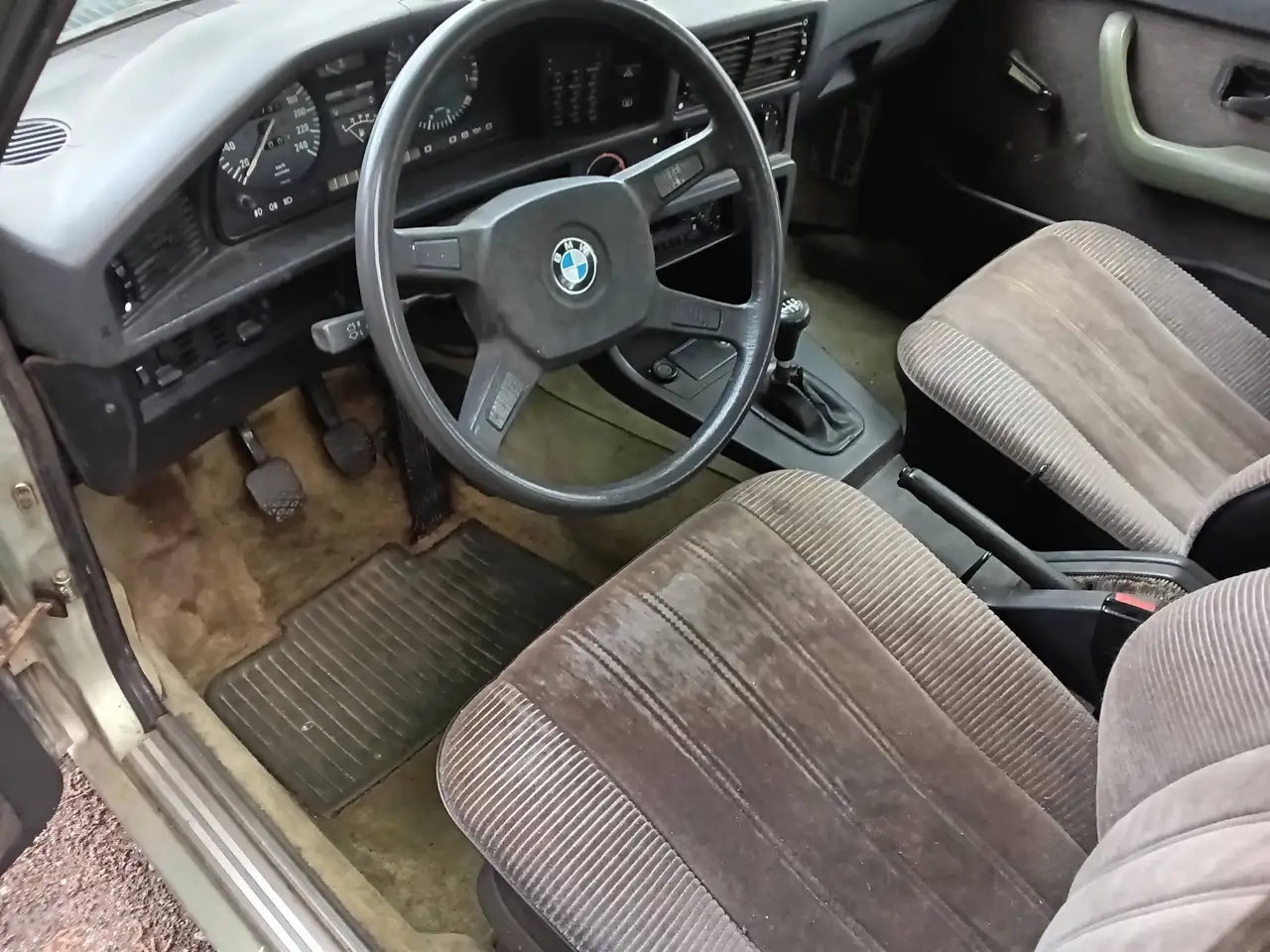 BMW 528i 2.8, foto 5