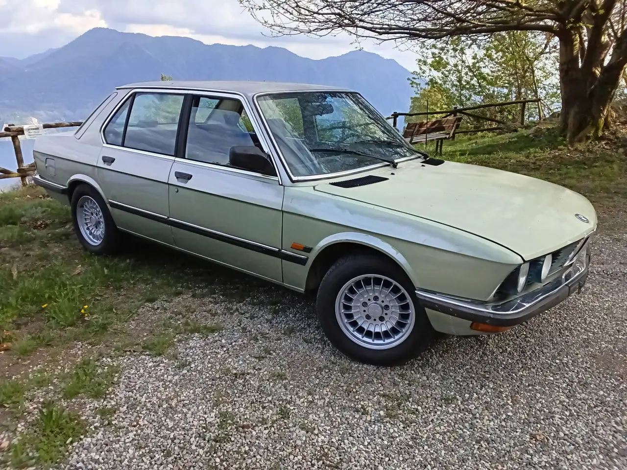 BMW 528i 2.8, foto 2