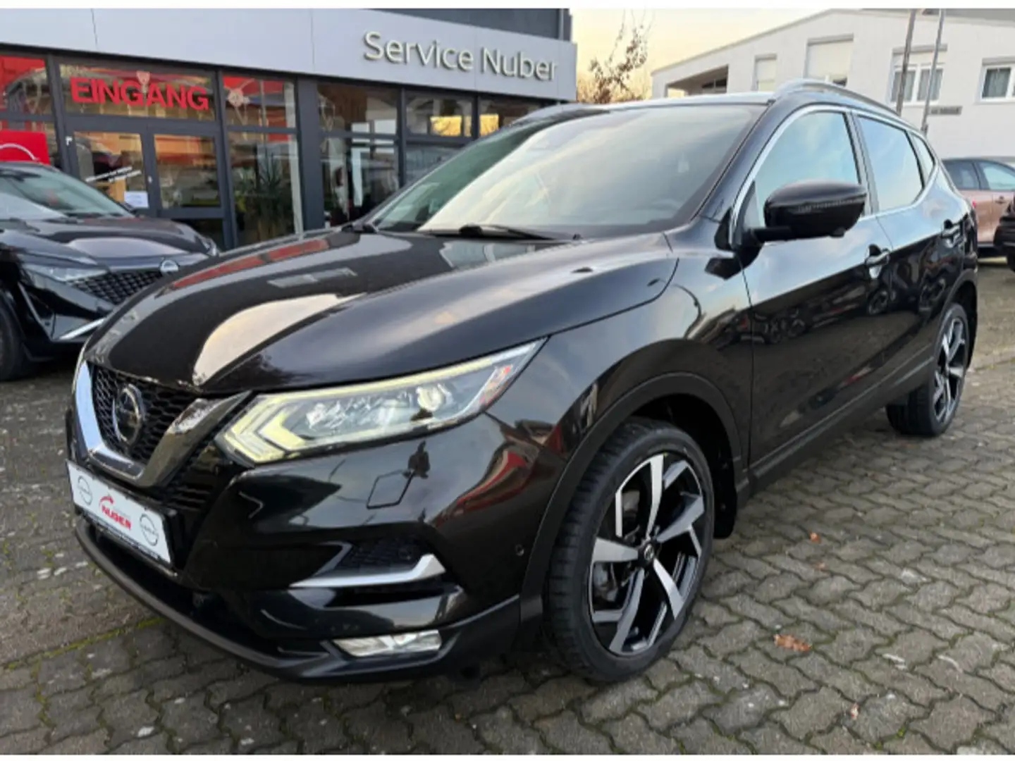 Nissan Qashqai 1,3DIG-T Tekna Safety Shield Panorama Schwarz - 2