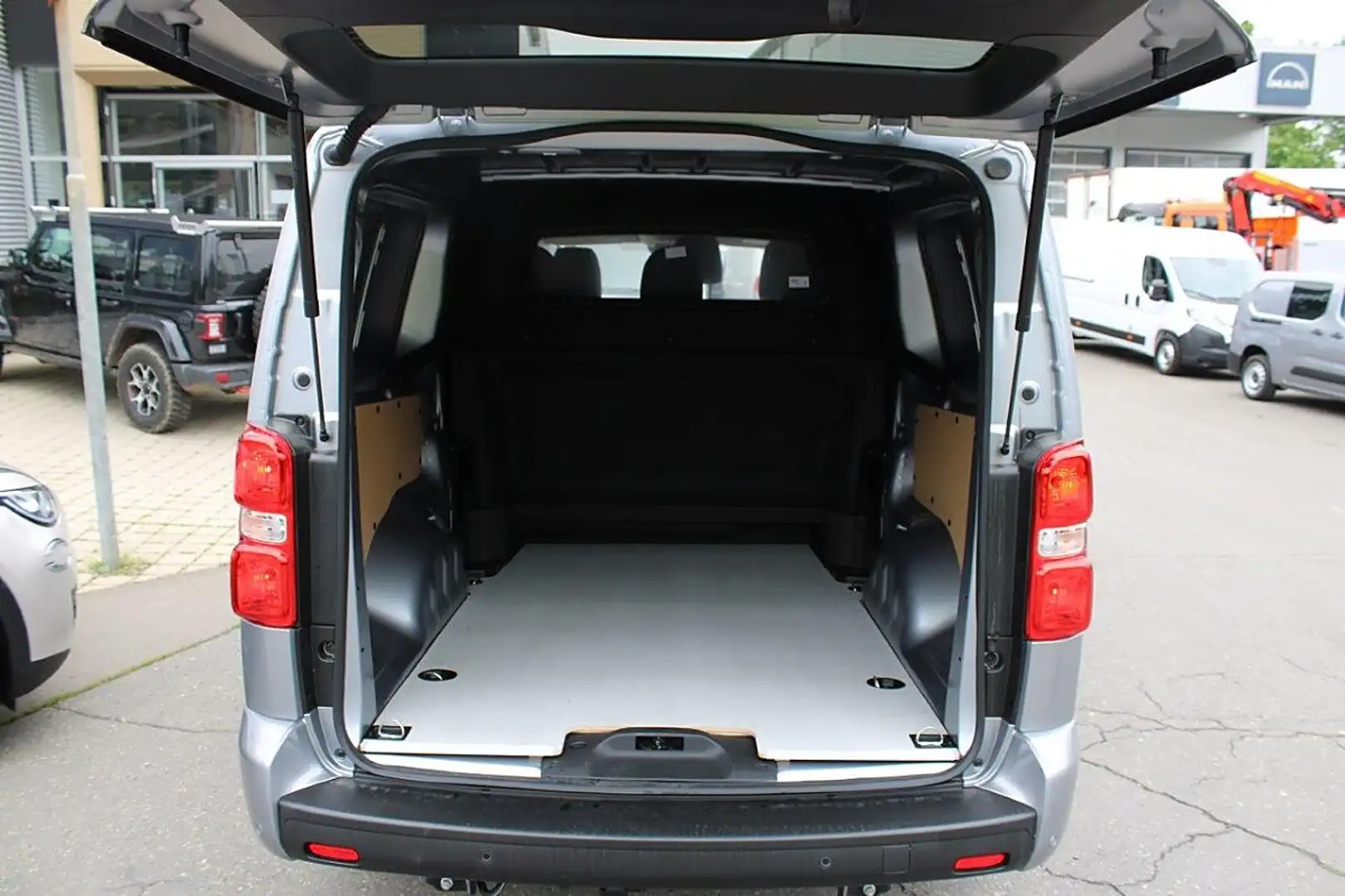 Fiat Scudo Doka L3H1 2.0 180 Automatik 5Sitze Absolu... Silber - 2