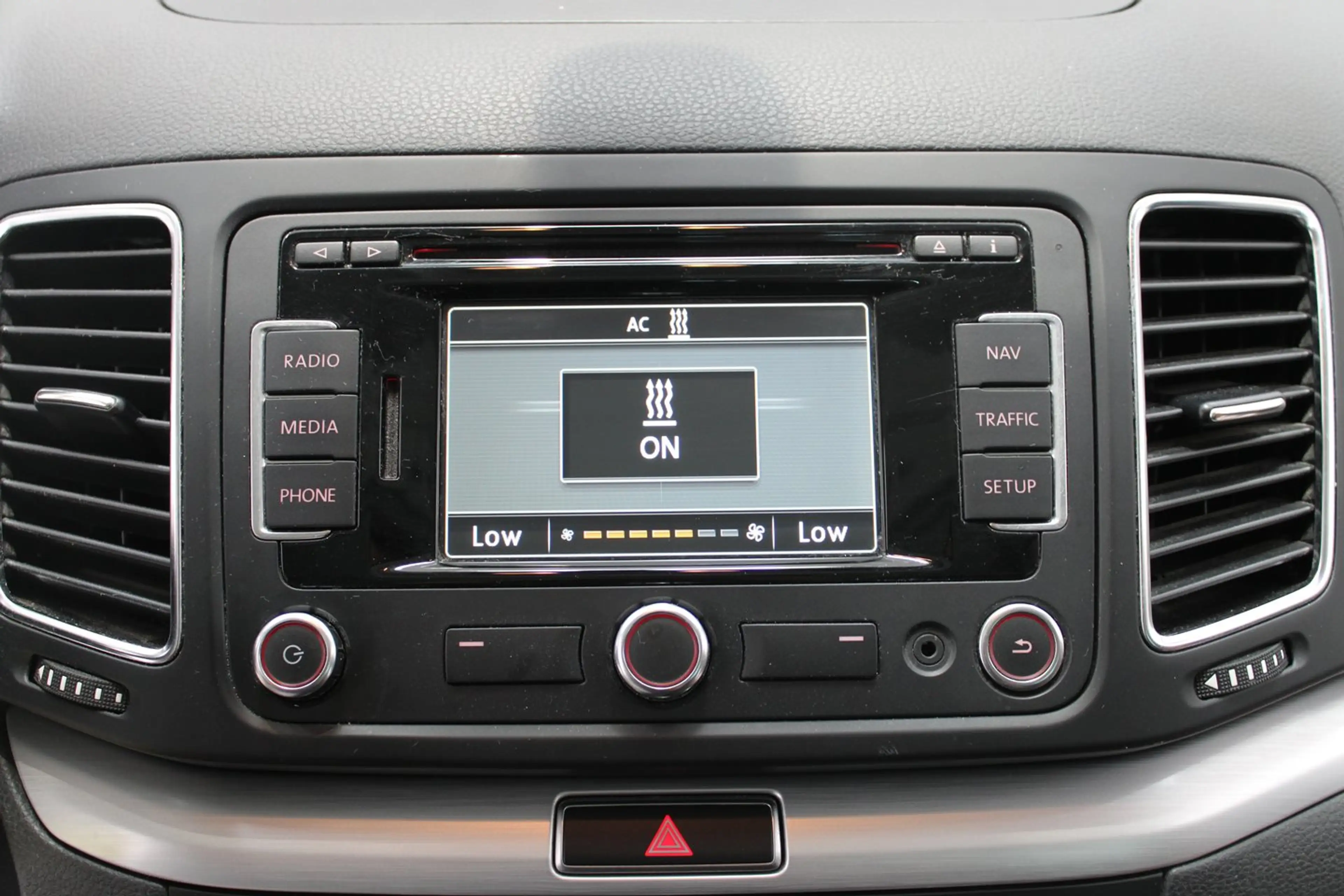 Volkswagen Sharan Sky TDI SCR 4MOTION BMT — photo 11