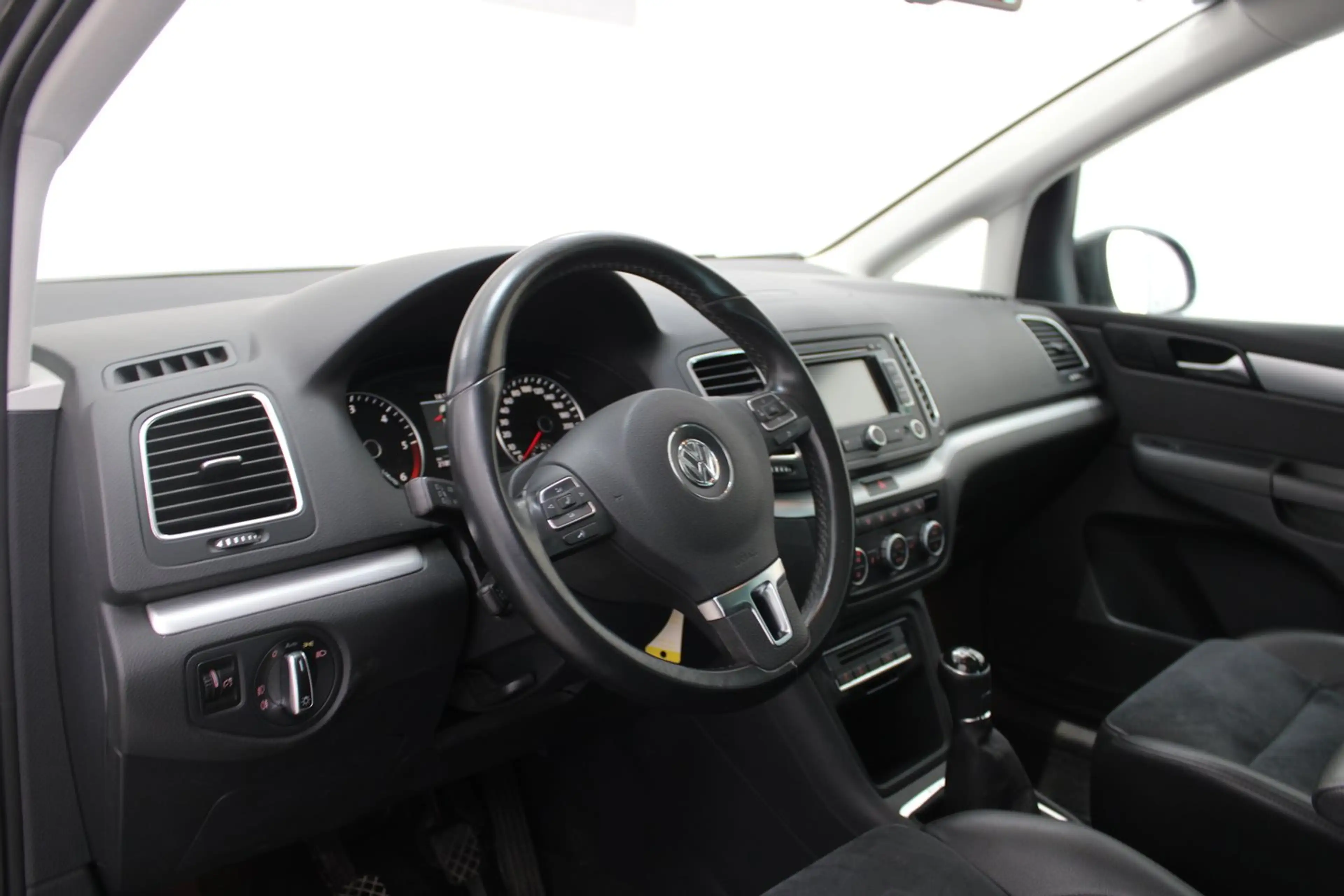 Volkswagen Sharan Sky TDI SCR 4MOTION BMT — photo 4