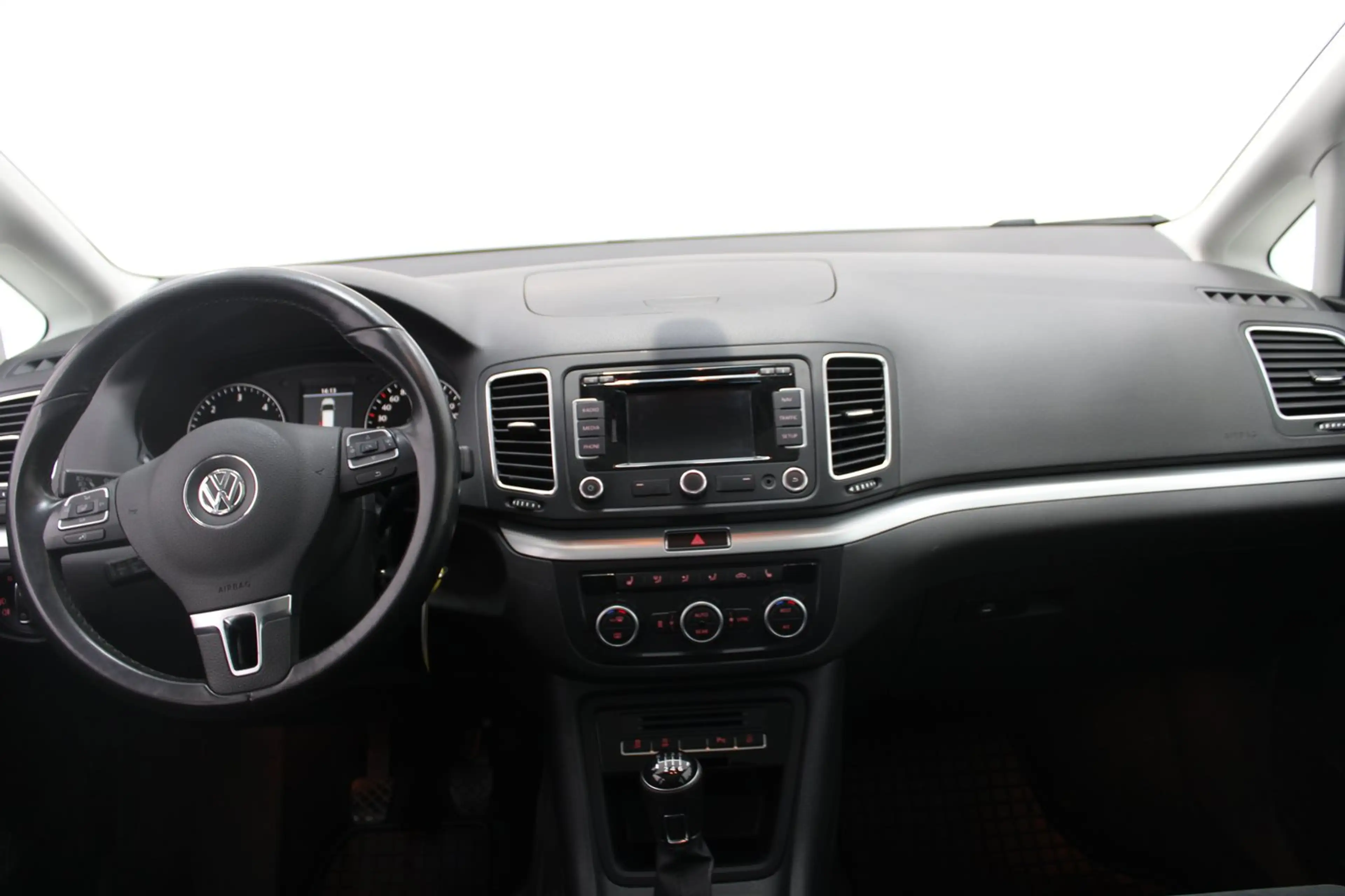 Volkswagen Sharan Sky TDI SCR 4MOTION BMT — photo 5