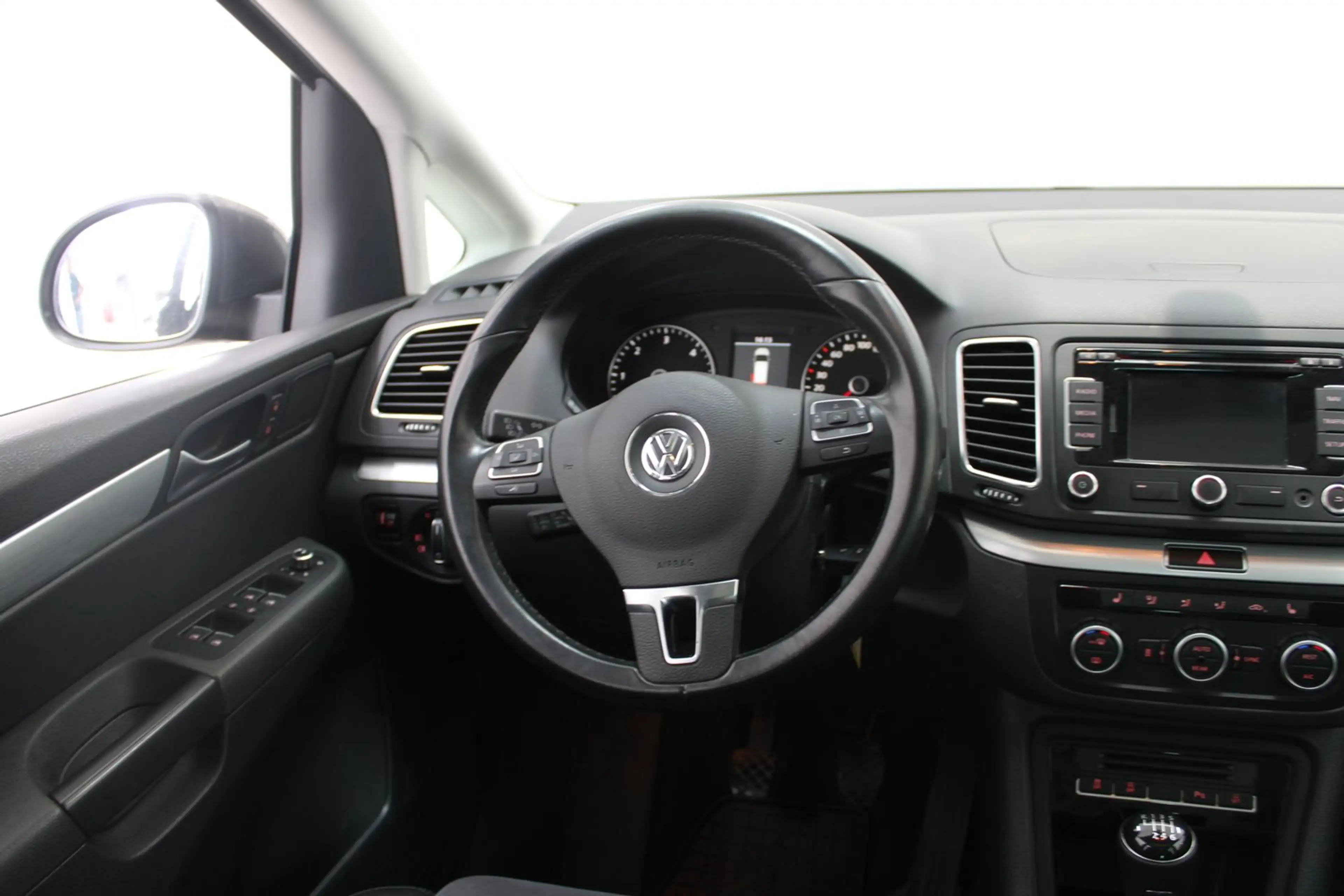 Volkswagen Sharan Sky TDI SCR 4MOTION BMT — photo 6