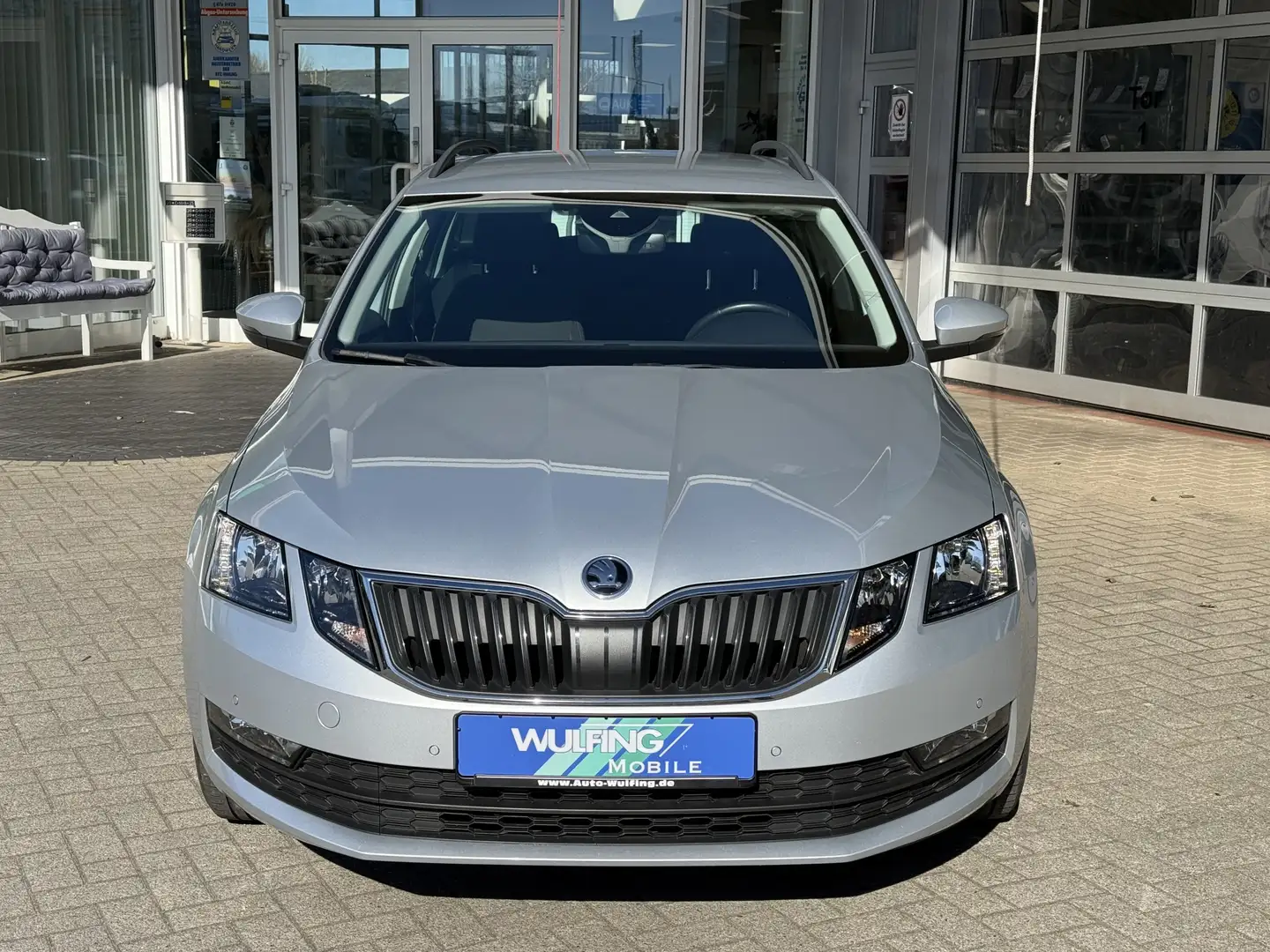 Skoda Octavia Combi 1,4TSI Ambition ACC AHK Navi Kamera Silber - 2