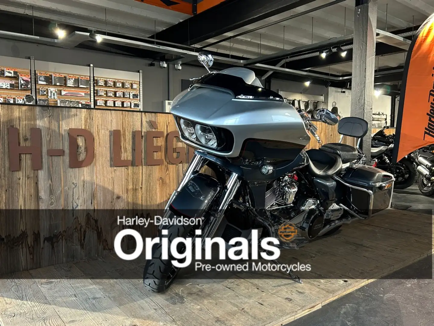 Harley-Davidson Road Glide CVO TOURING Gris - 1