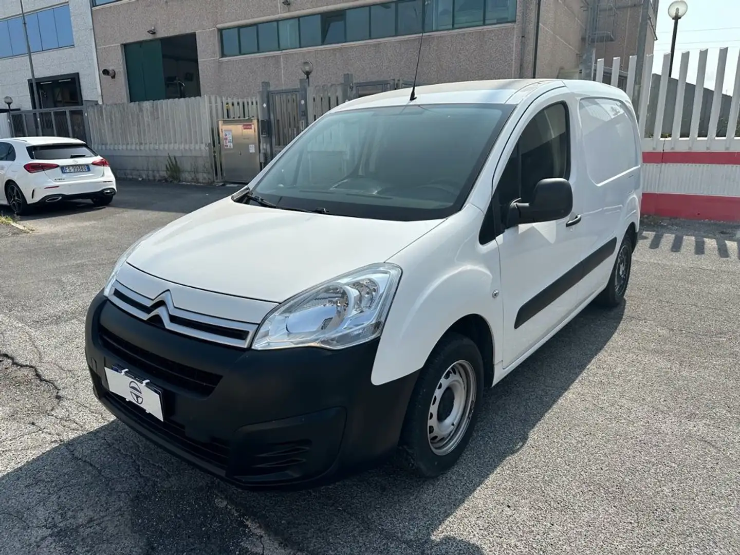 Citroen Berlingo 1.6 BlueHDi 100cv S&S ETG6 Van 3 posti Bianco - 1