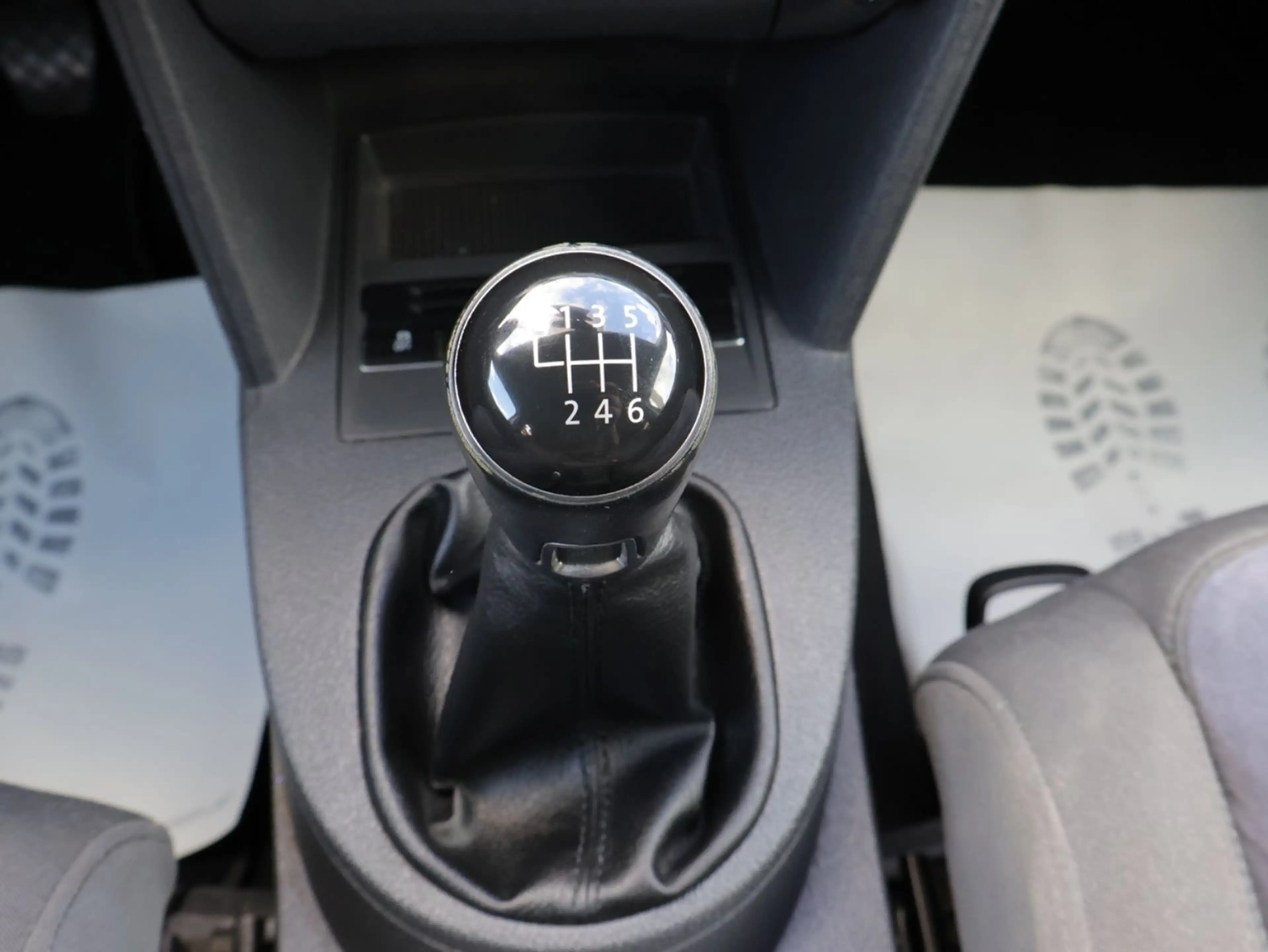 Volkswagen Touran Highline 2.0 TDI 7-Sitze Xenon-Navi-PDC — photo 10