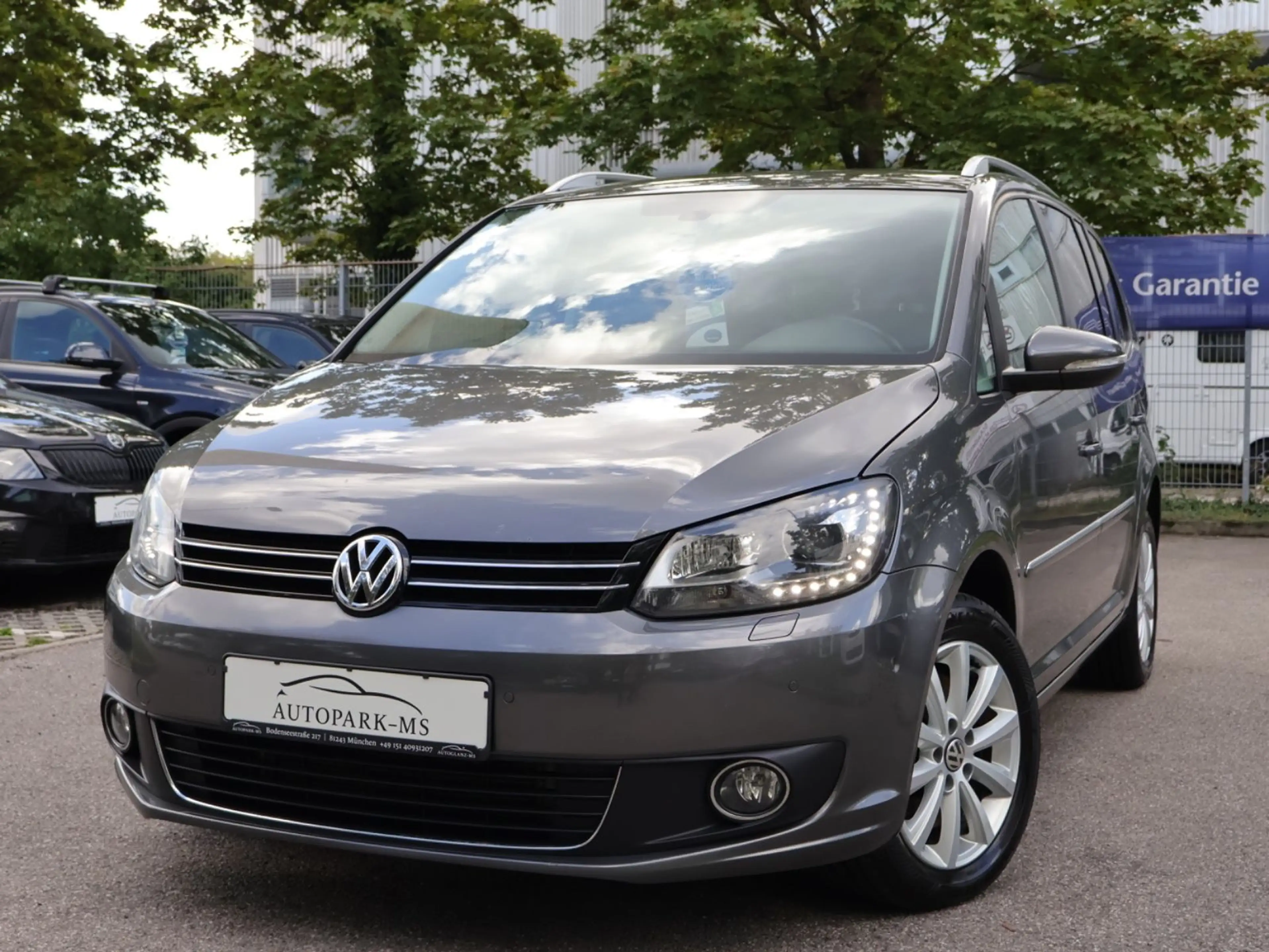 Volkswagen Touran Highline 2.0 TDI 7-Sitze Xenon-Navi-PDC