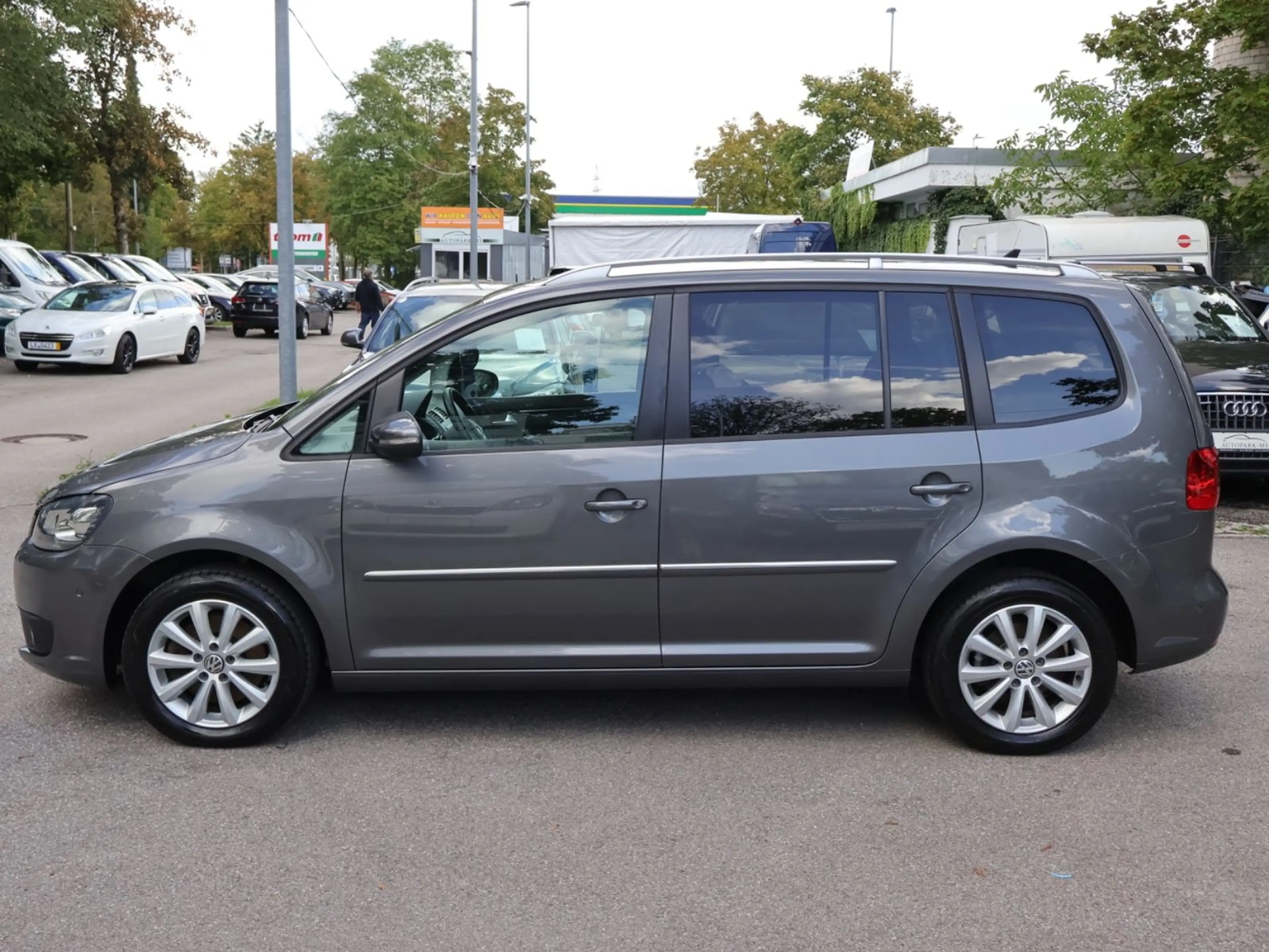 Volkswagen Touran Highline 2.0 TDI 7-Sitze Xenon-Navi-PDC — photo 8
