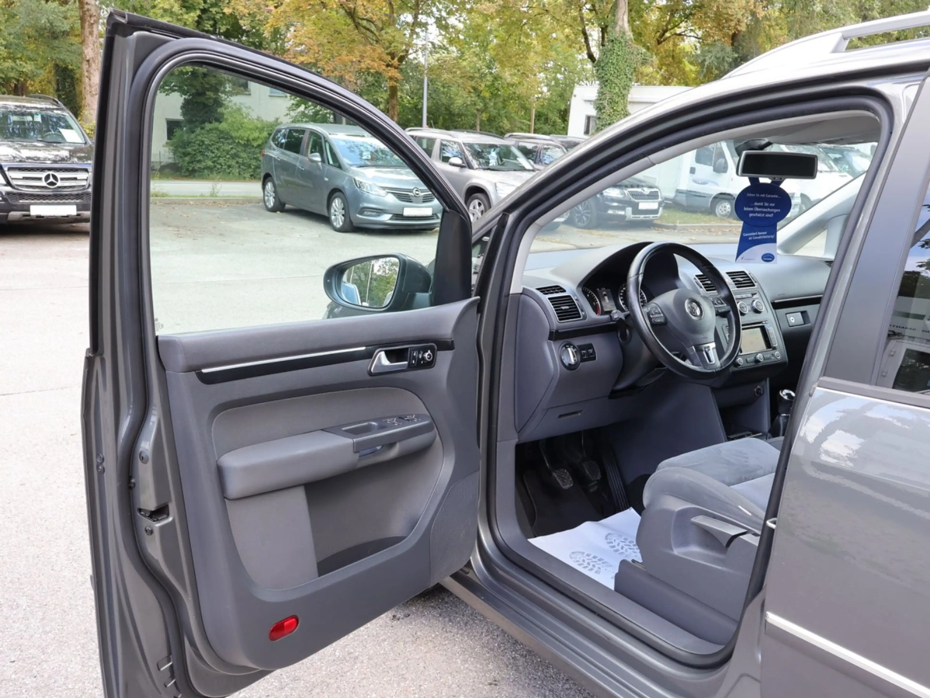 Volkswagen Touran Highline 2.0 TDI 7-Sitze Xenon-Navi-PDC — photo 15