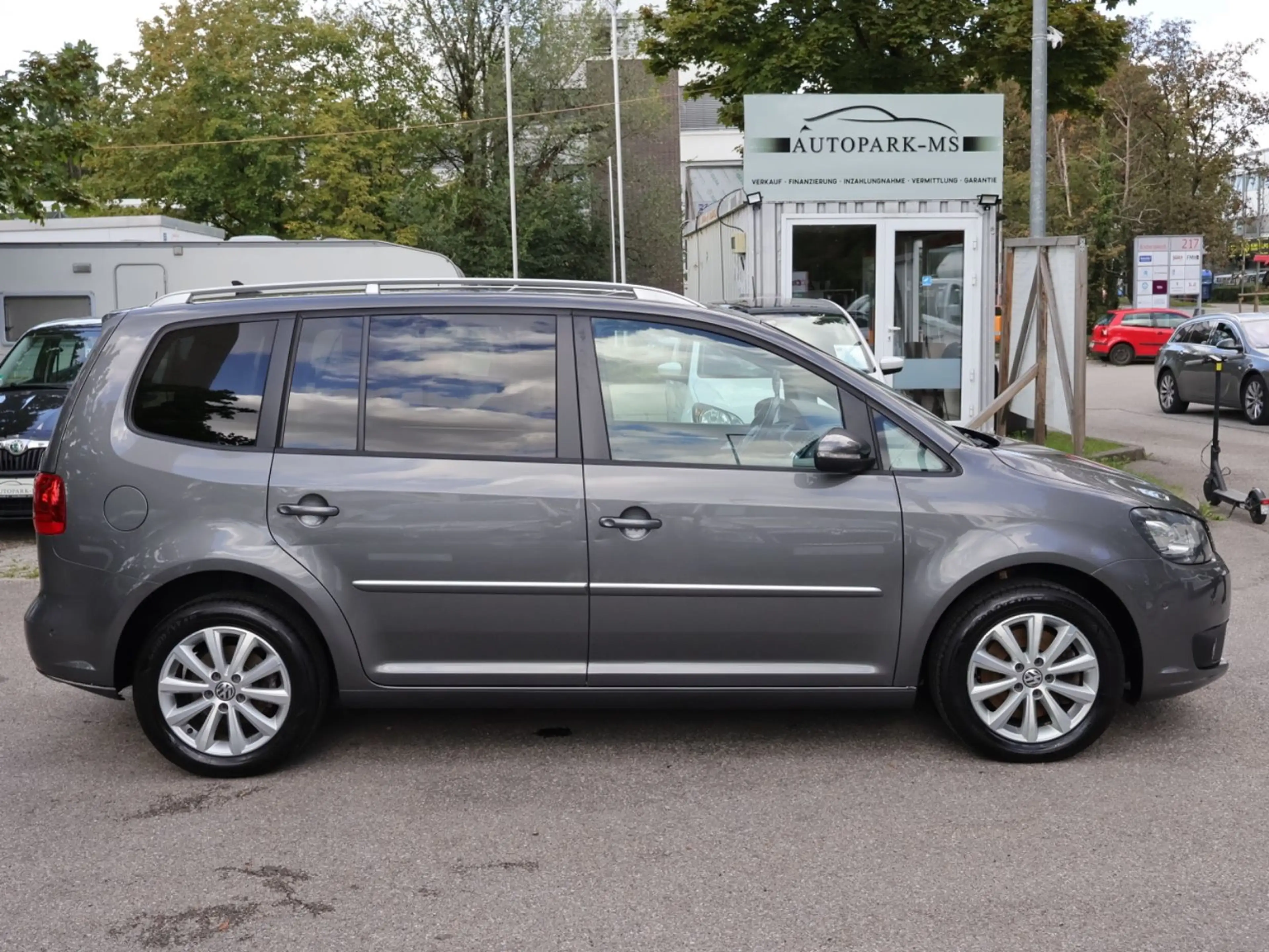 Volkswagen Touran Highline 2.0 TDI 7-Sitze Xenon-Navi-PDC — photo 7