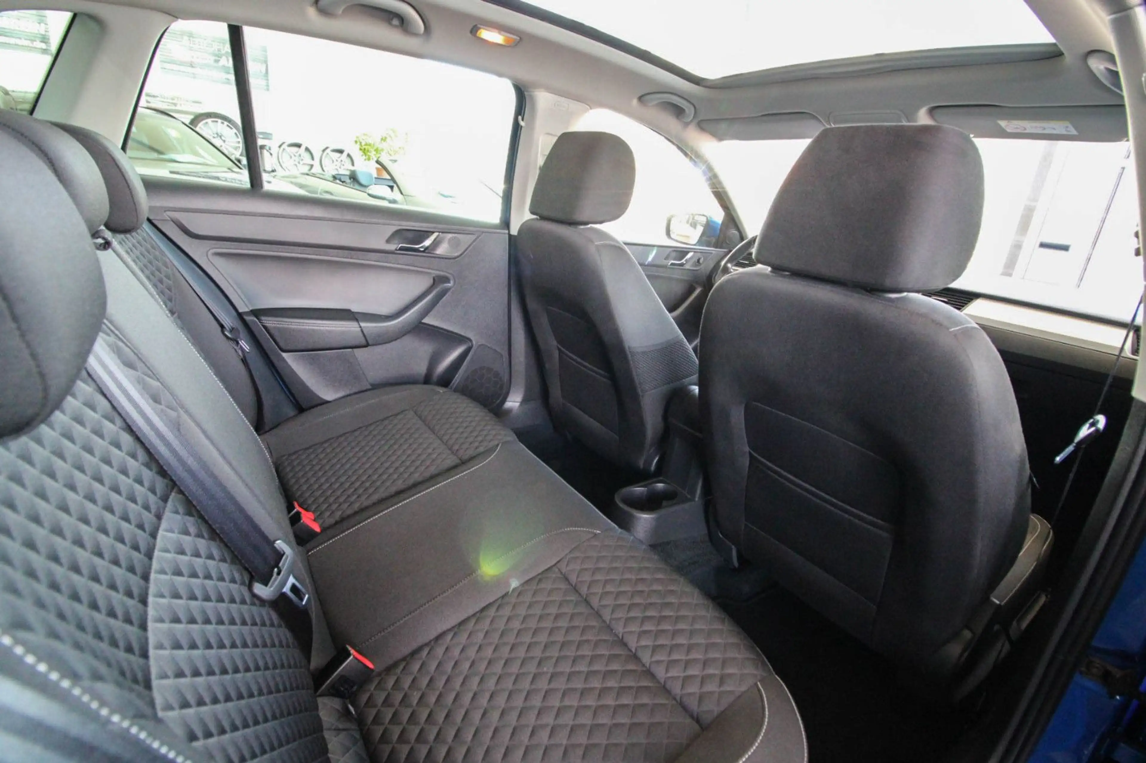 Skoda Rapid/Spaceback Spaceback Drive/Pano/Bi-Xenon/PDC/Kamera/ — photo 12