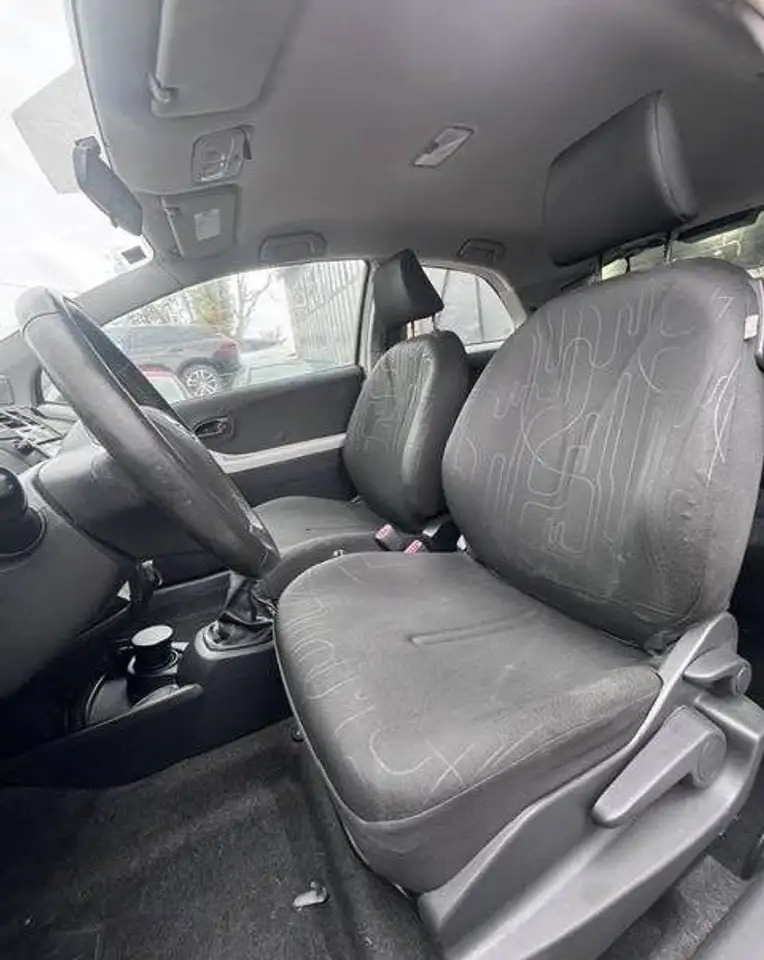 Toyota Yaris Yaris — photo 11