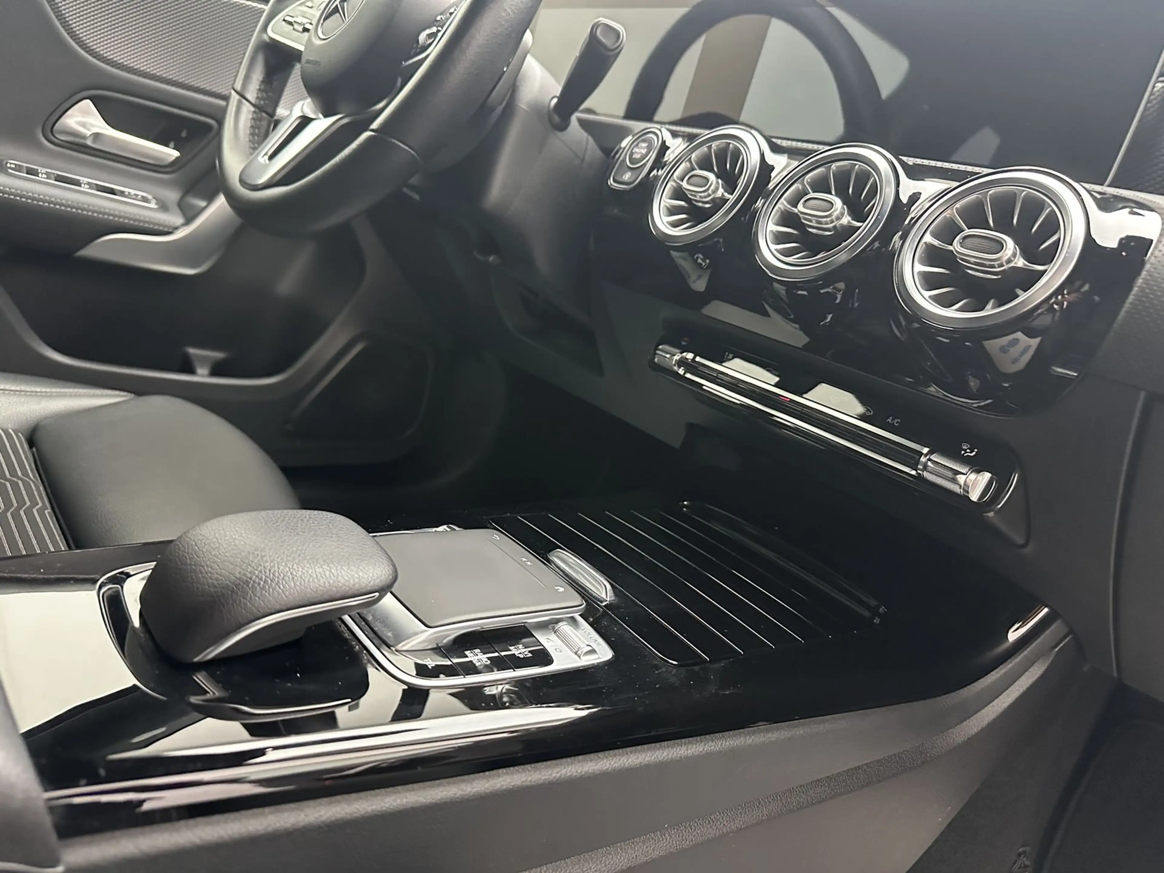 Mercedes-Benz A 220 "NAVI-CAM-DIGITAL COCKPIT-LED-SITZH-ALU" — photo 10