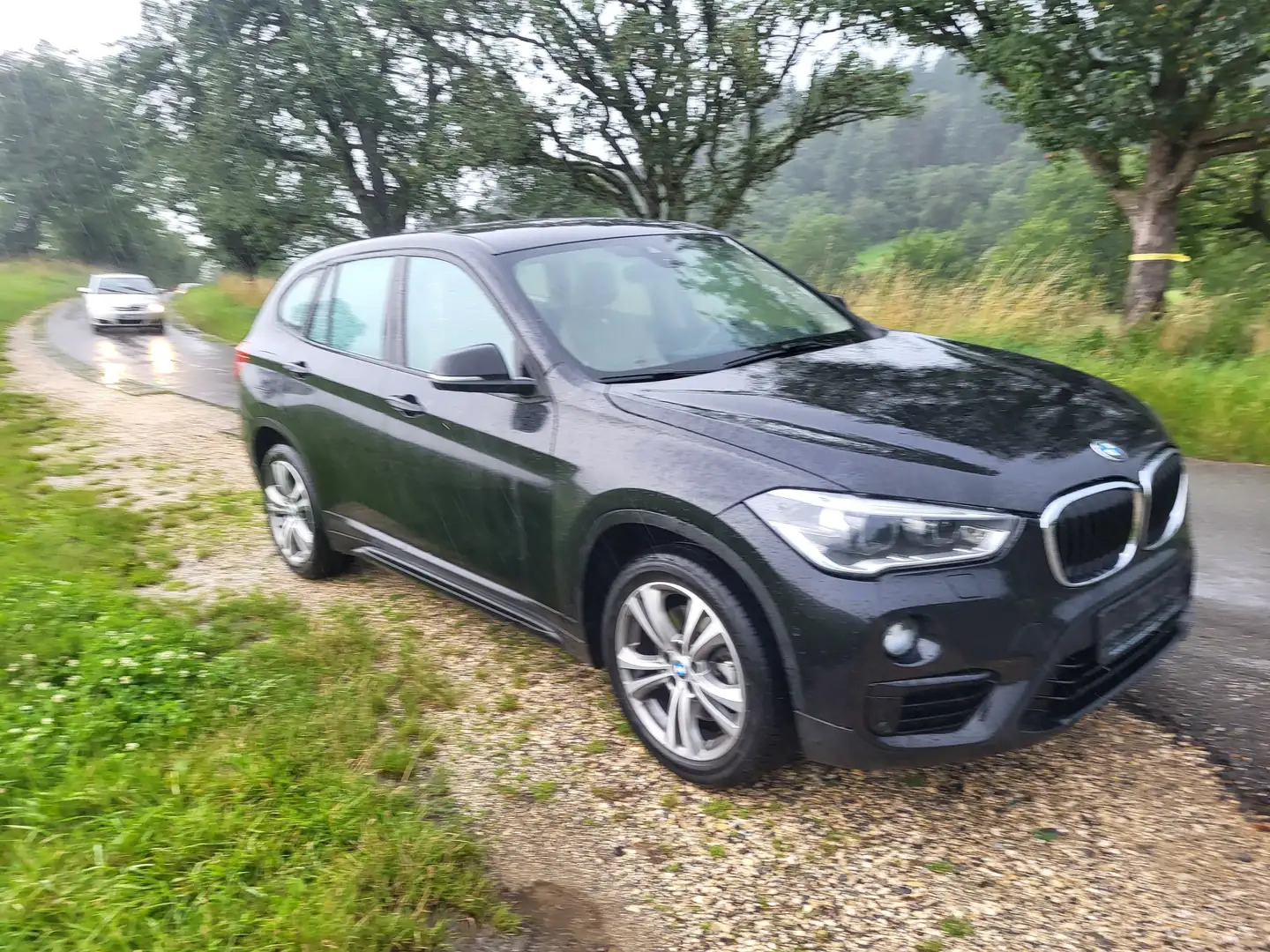BMW X1 xDrive 20 d Sport Line Head-UP Automatik Navi SHZ Schwarz - 1