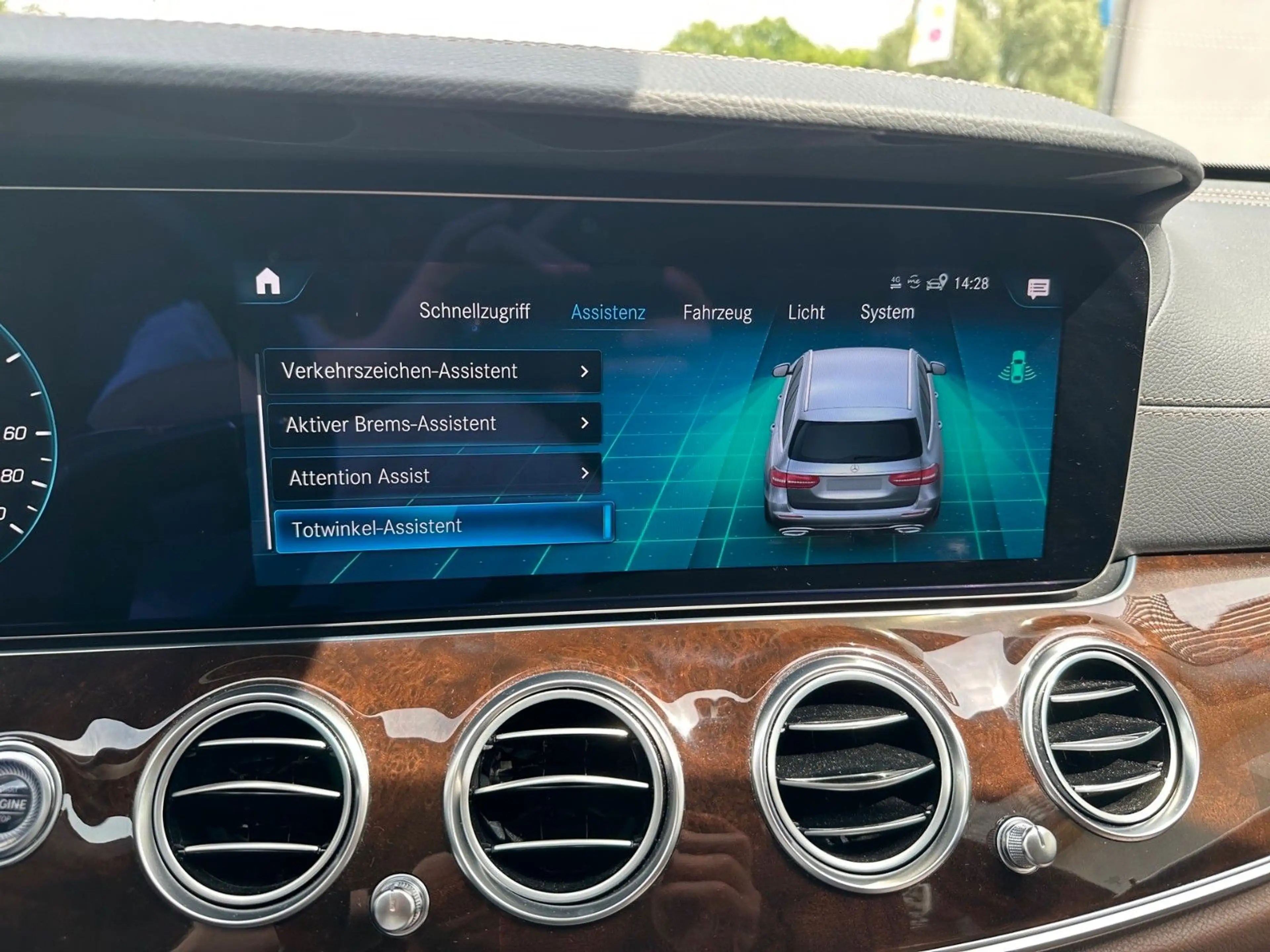 Mercedes-Benz E 300 e T 9G-TRONIC Exclusive — photo 14