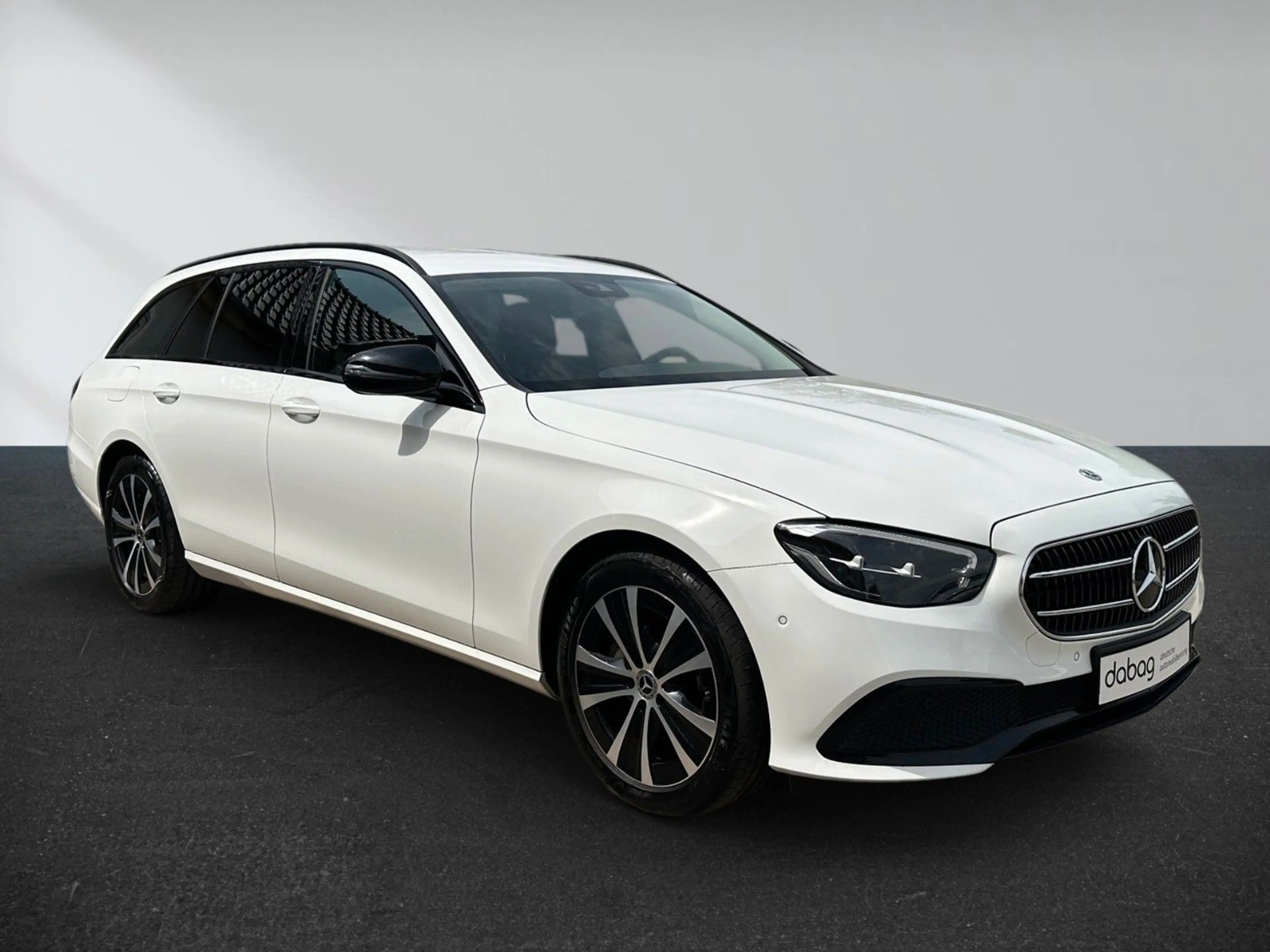 Mercedes-Benz E 300 e T 9G-TRONIC Exclusive — photo 2
