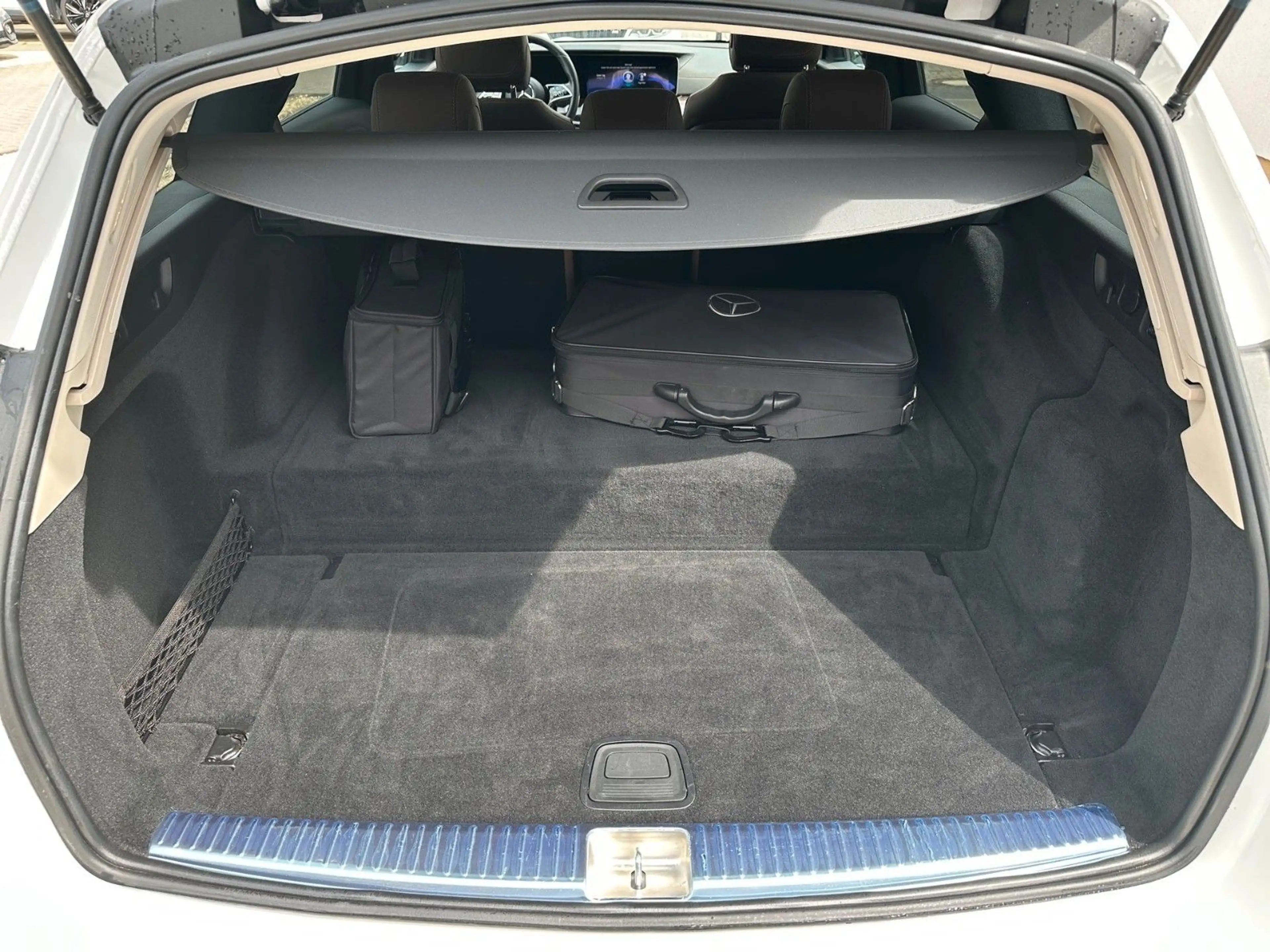 Mercedes-Benz E 300 e T 9G-TRONIC Exclusive — photo 7
