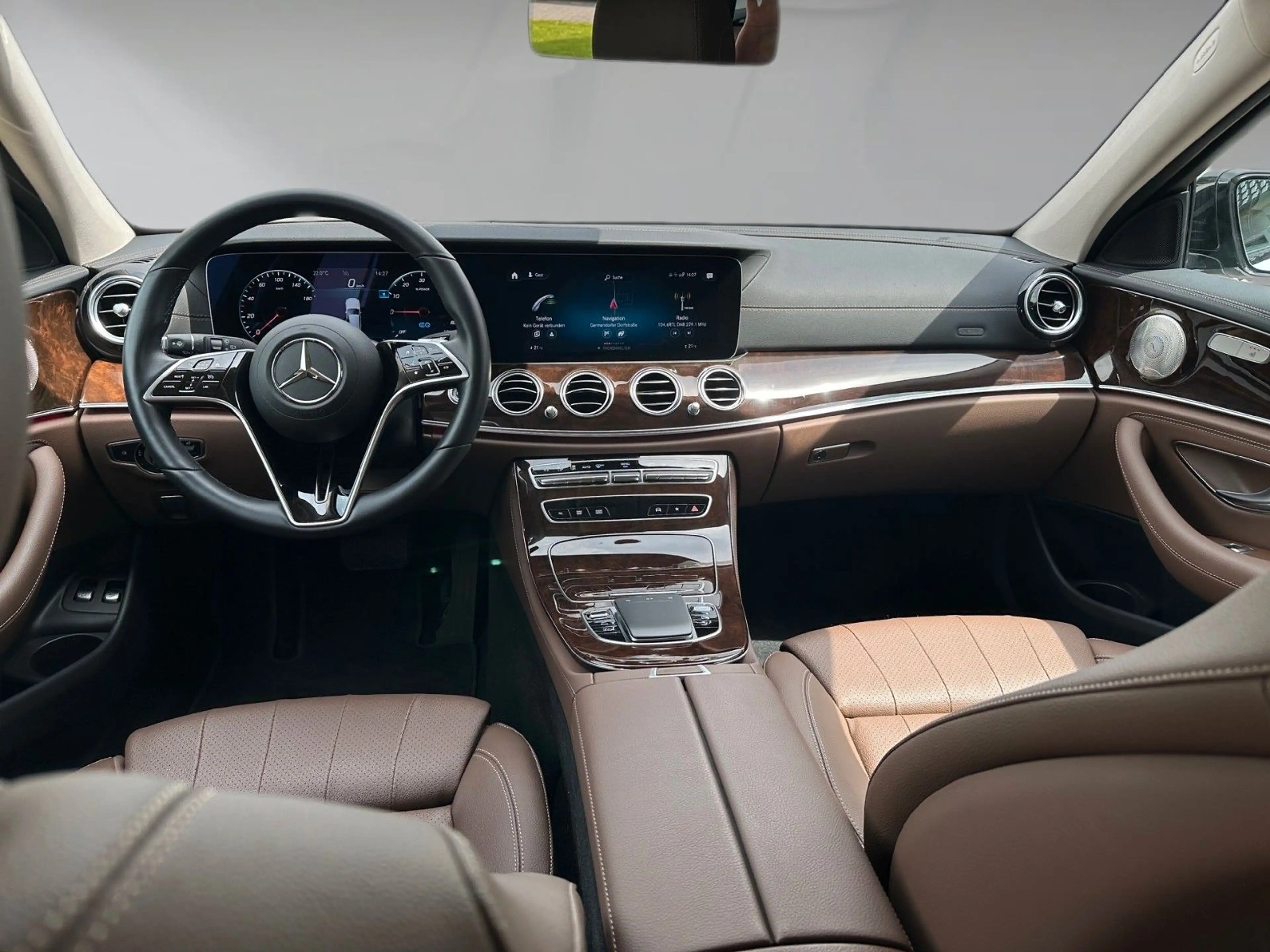 Mercedes-Benz E 300 e T 9G-TRONIC Exclusive — photo 11