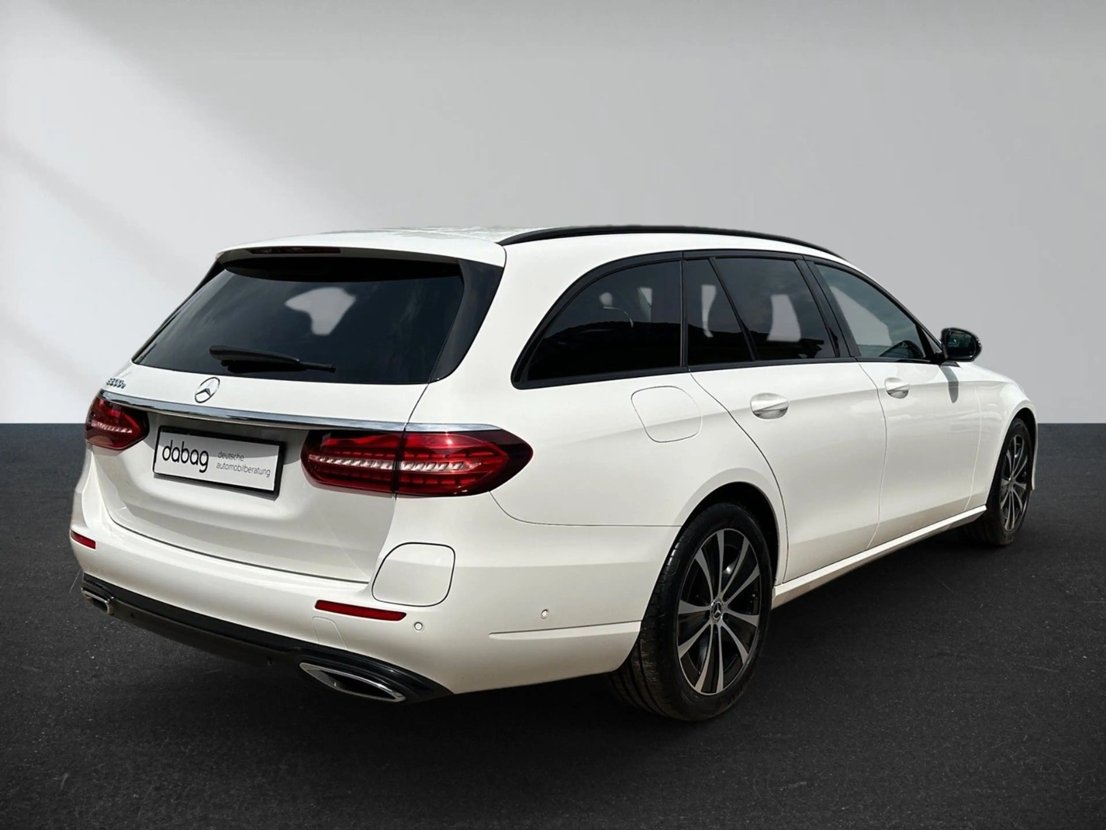 Mercedes-Benz E 300 e T 9G-TRONIC Exclusive — photo 6
