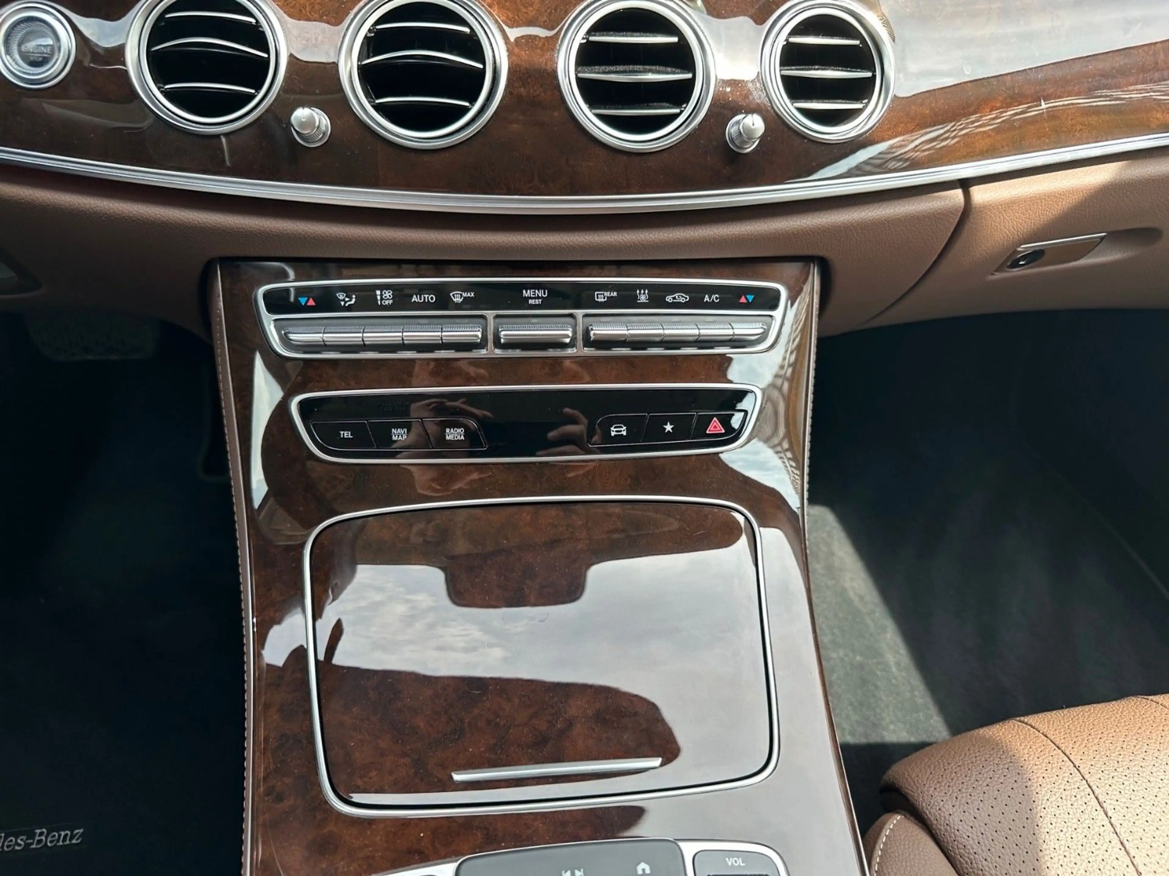 Mercedes-Benz E 300 e T 9G-TRONIC Exclusive — photo 13
