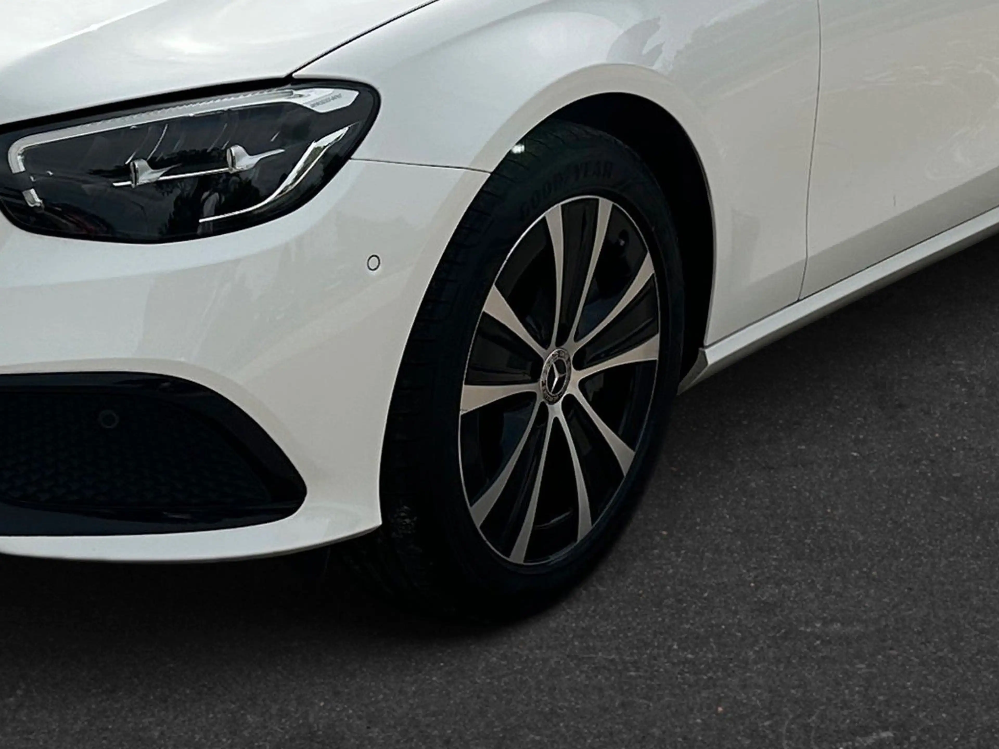 Mercedes-Benz E 300 e T 9G-TRONIC Exclusive — photo 10