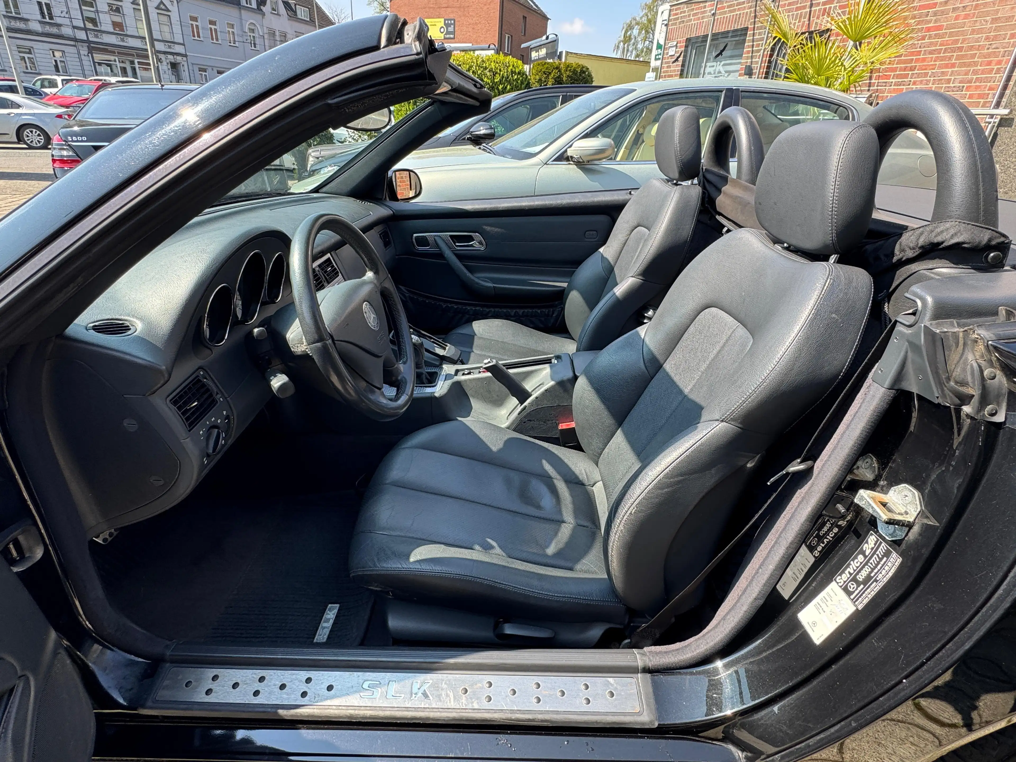 Mercedes-Benz SLK 200 — photo 11